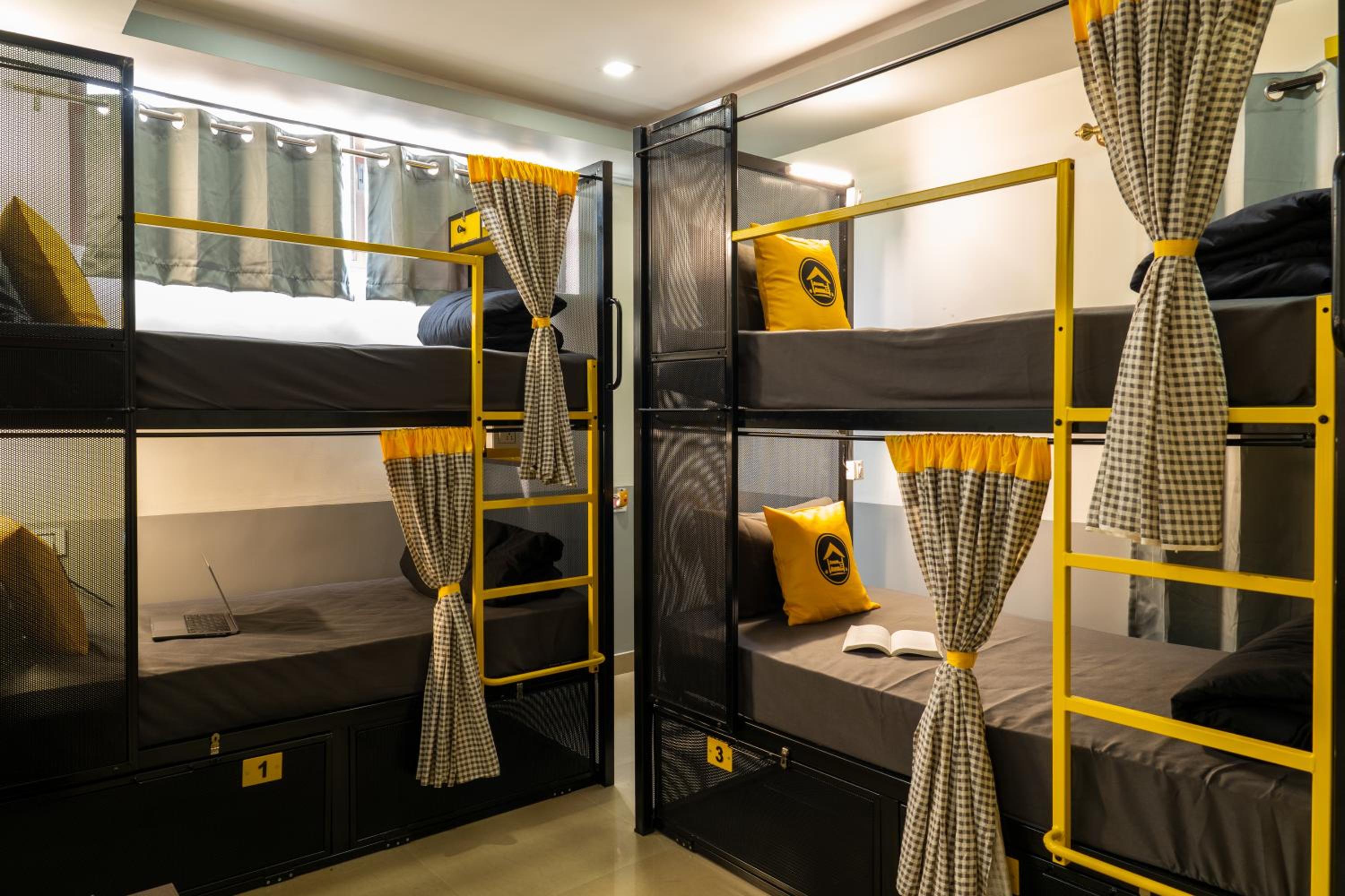  Bed in 4 Bed Mixed Dormitory photo 3