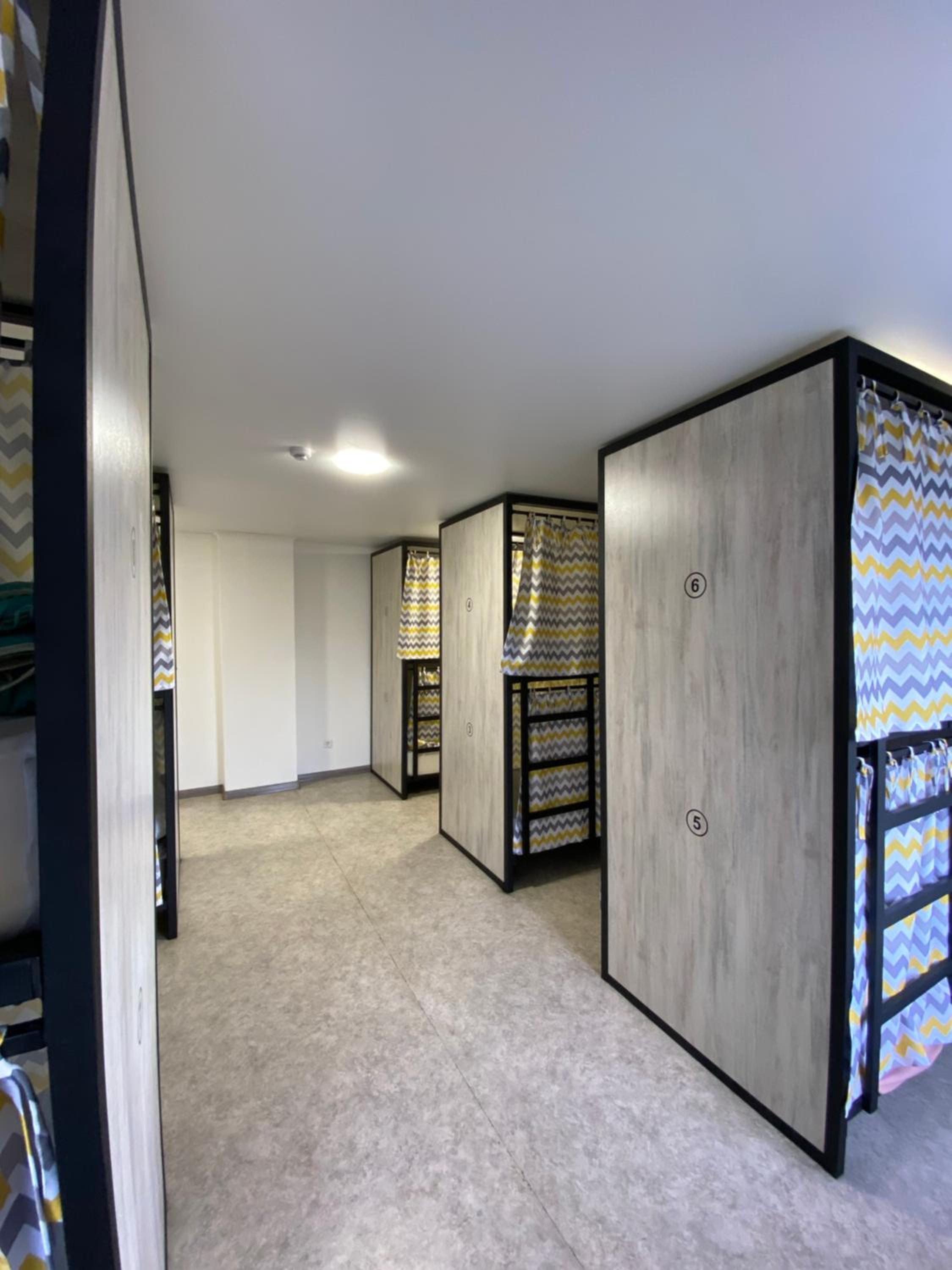 10-Bed Mixed Dormitory Room photo 1