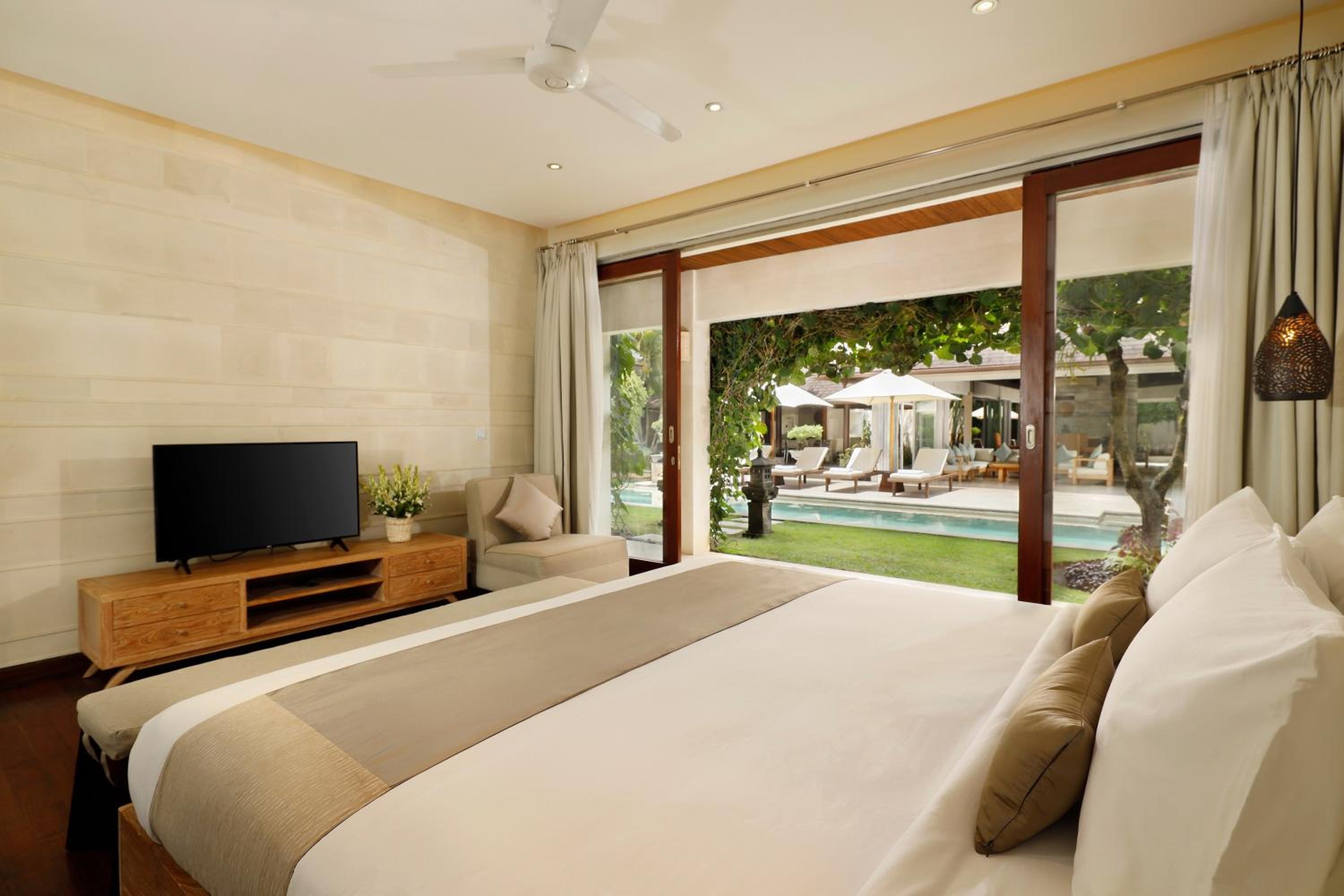 Villa with Private Pool - Photo 1