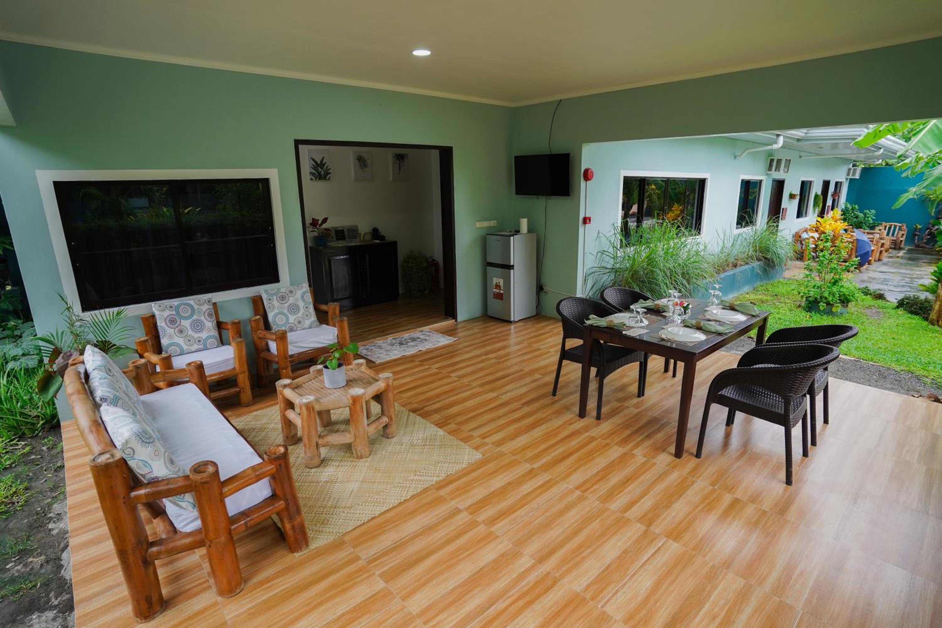 Apartment with Pool View  - Photo 2