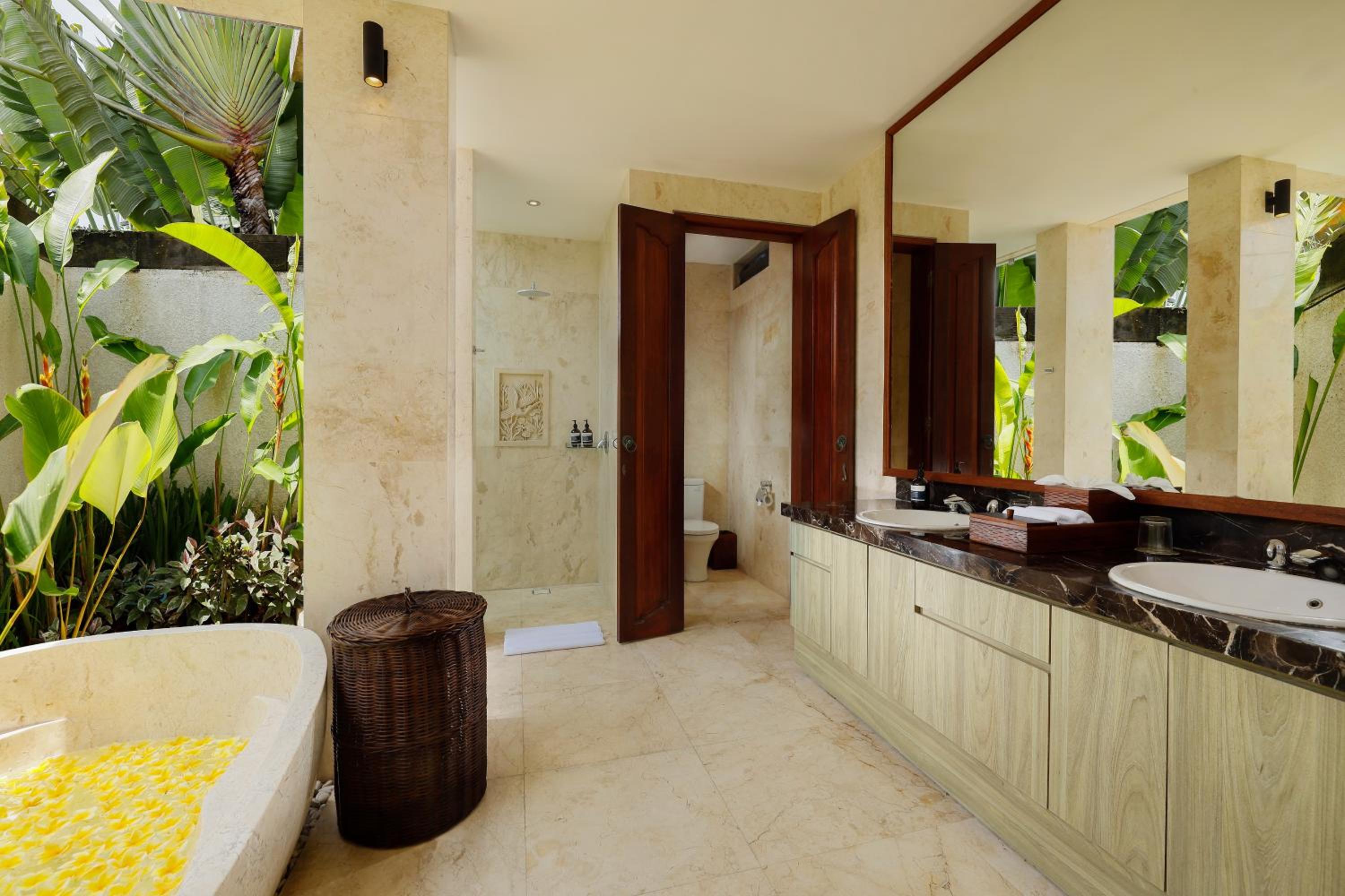Villa with Private Pool - Photo 21