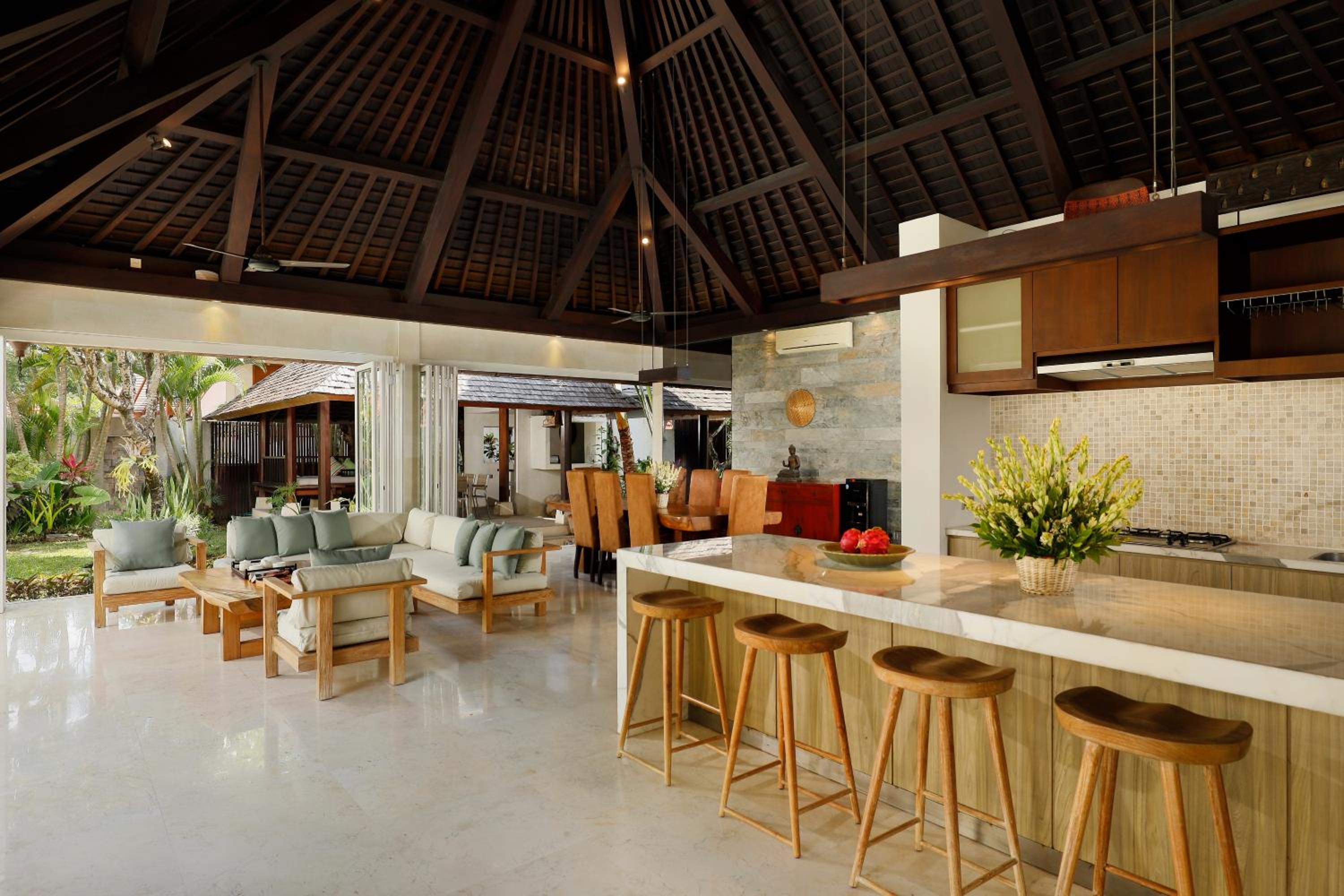 Villa with Private Pool - Photo 8