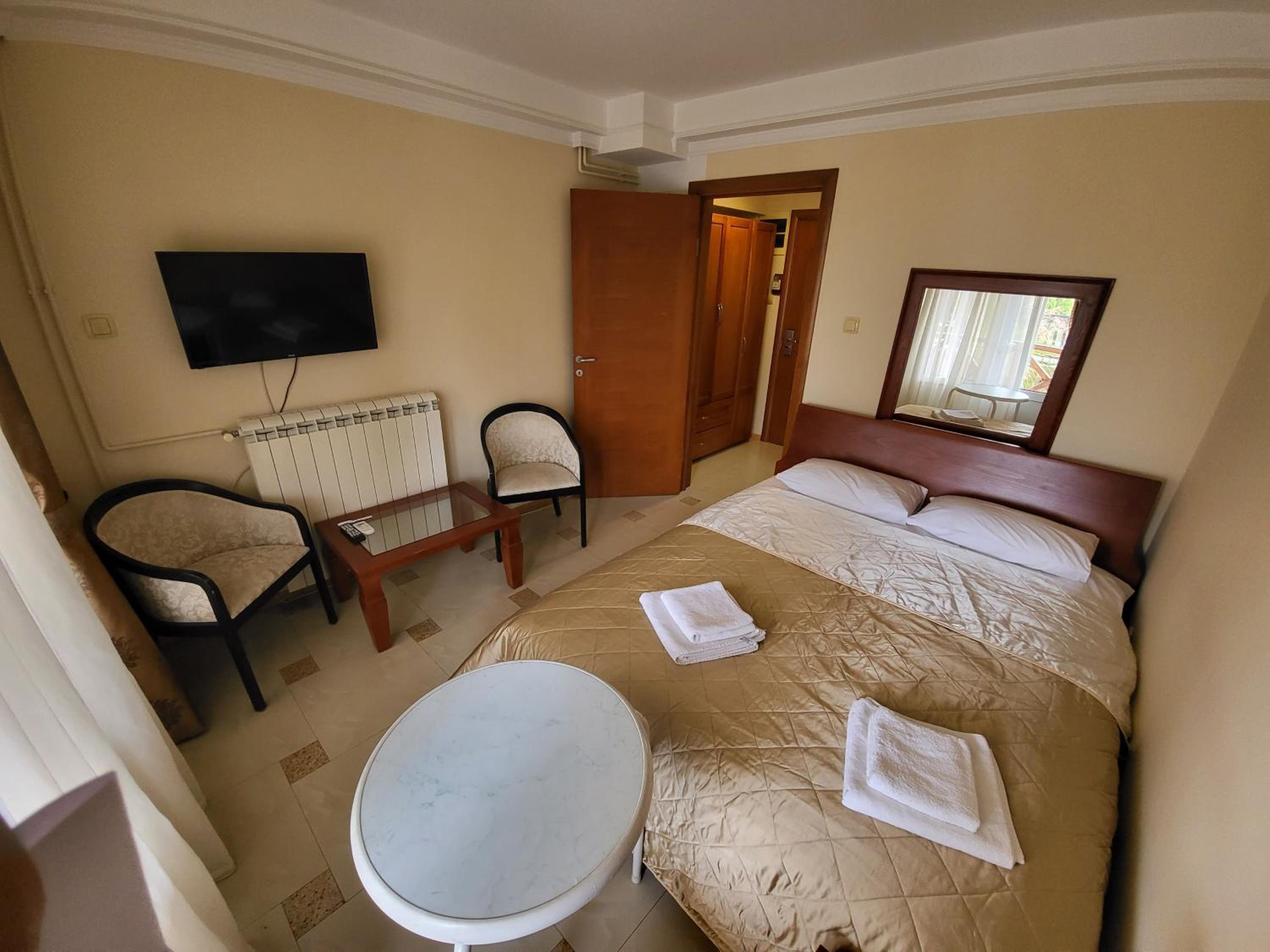 Deluxe Double Room photo 3