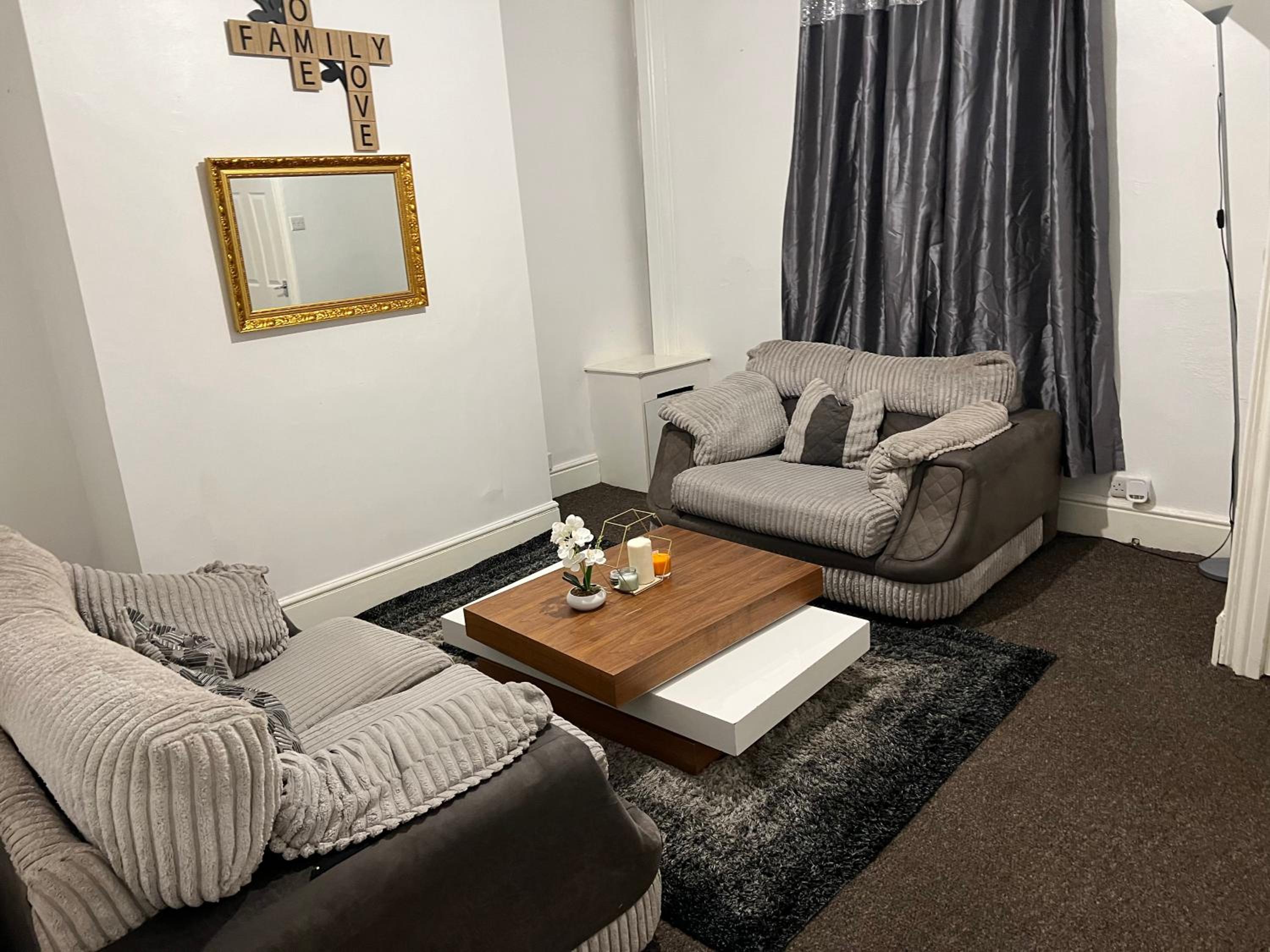 Two-Bedroom House - Photo 10