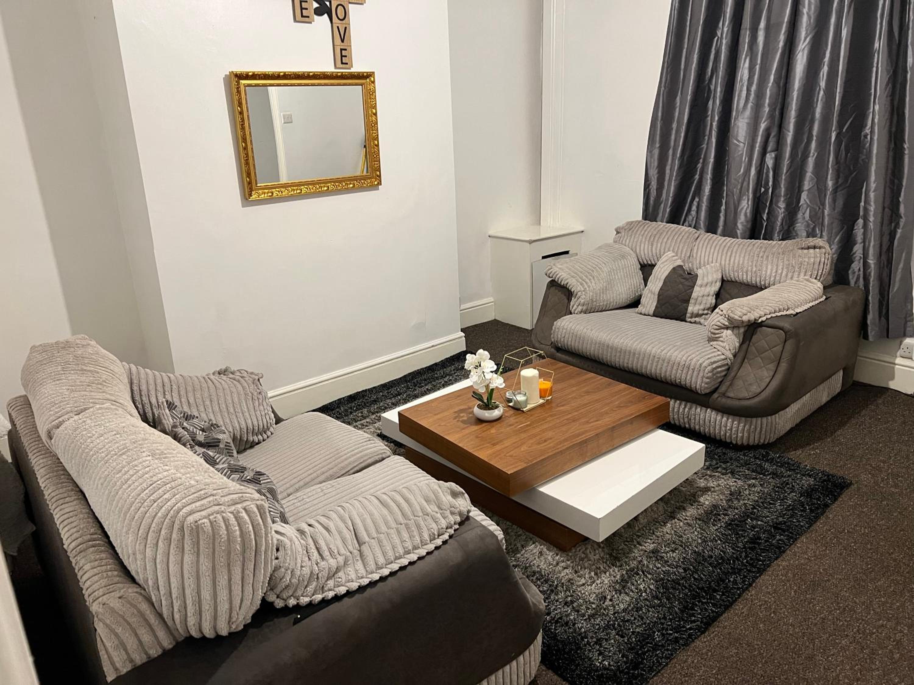 Two-Bedroom House - Photo 4