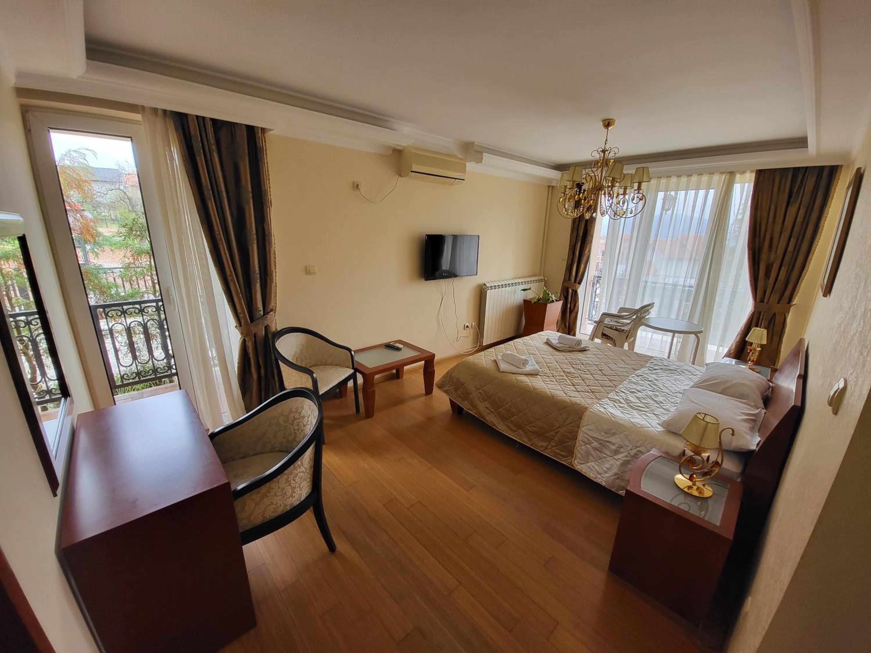 Deluxe Suite photo 3