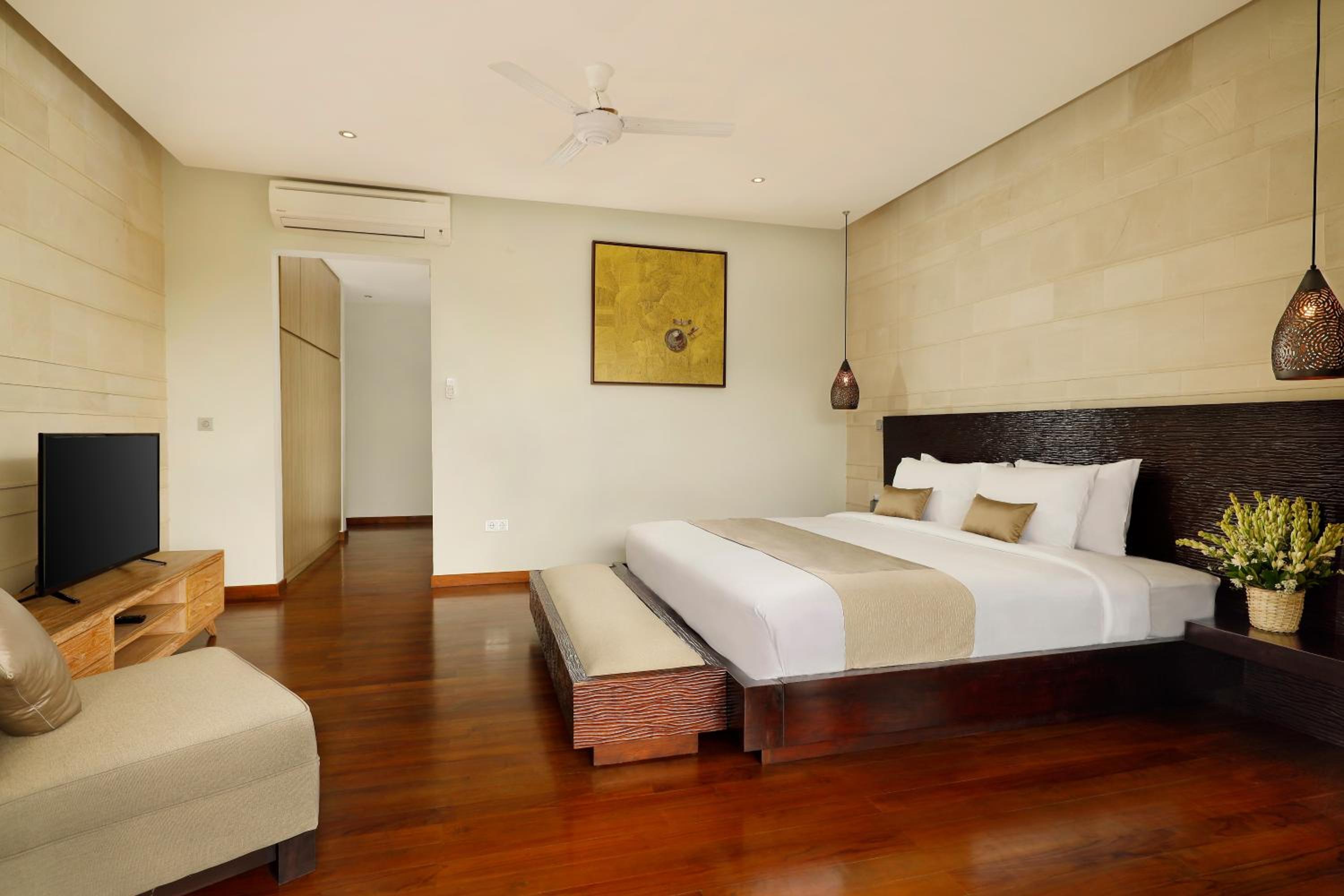 Villa with Private Pool - Photo 4
