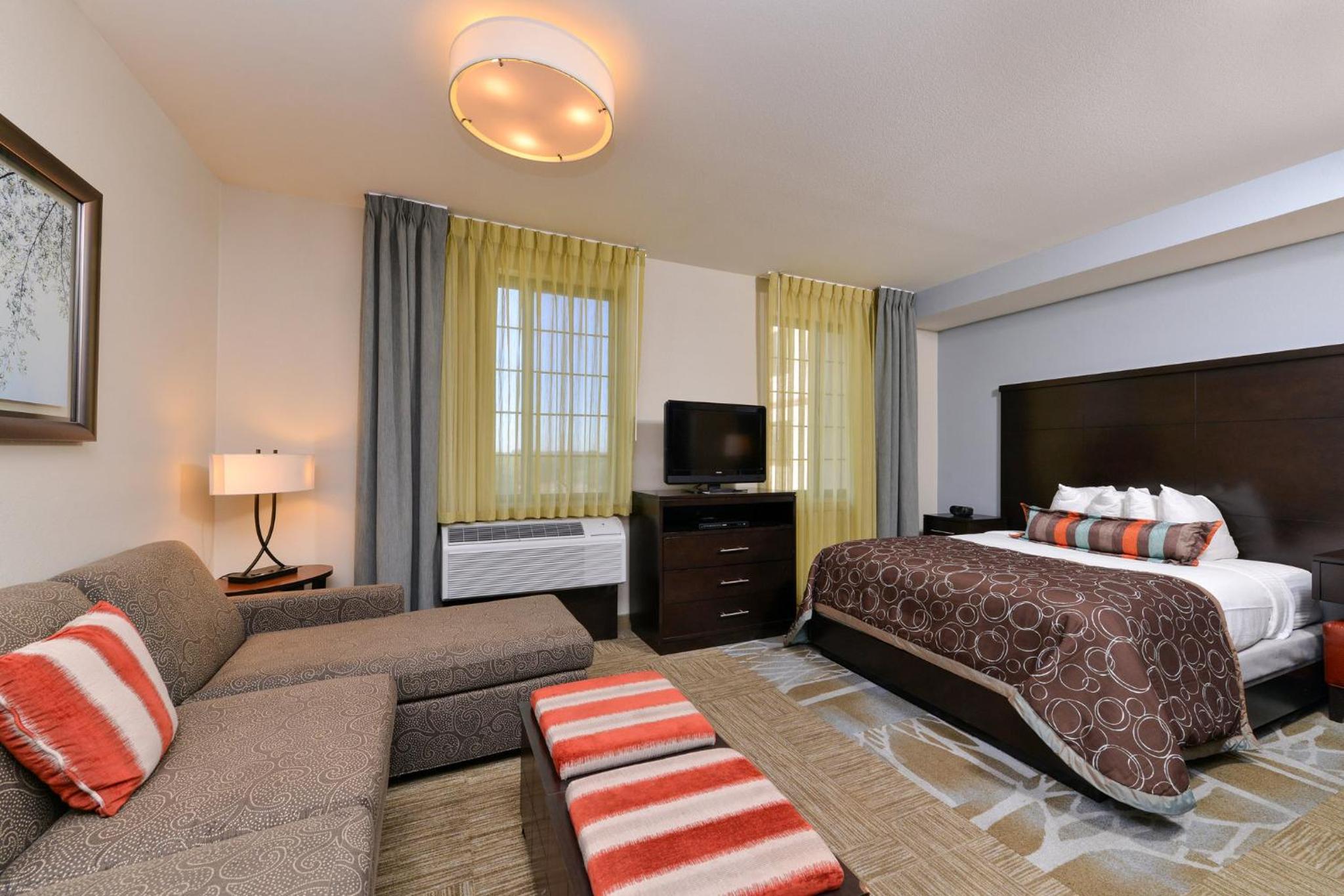 Queen Studio Suite - Photo 4