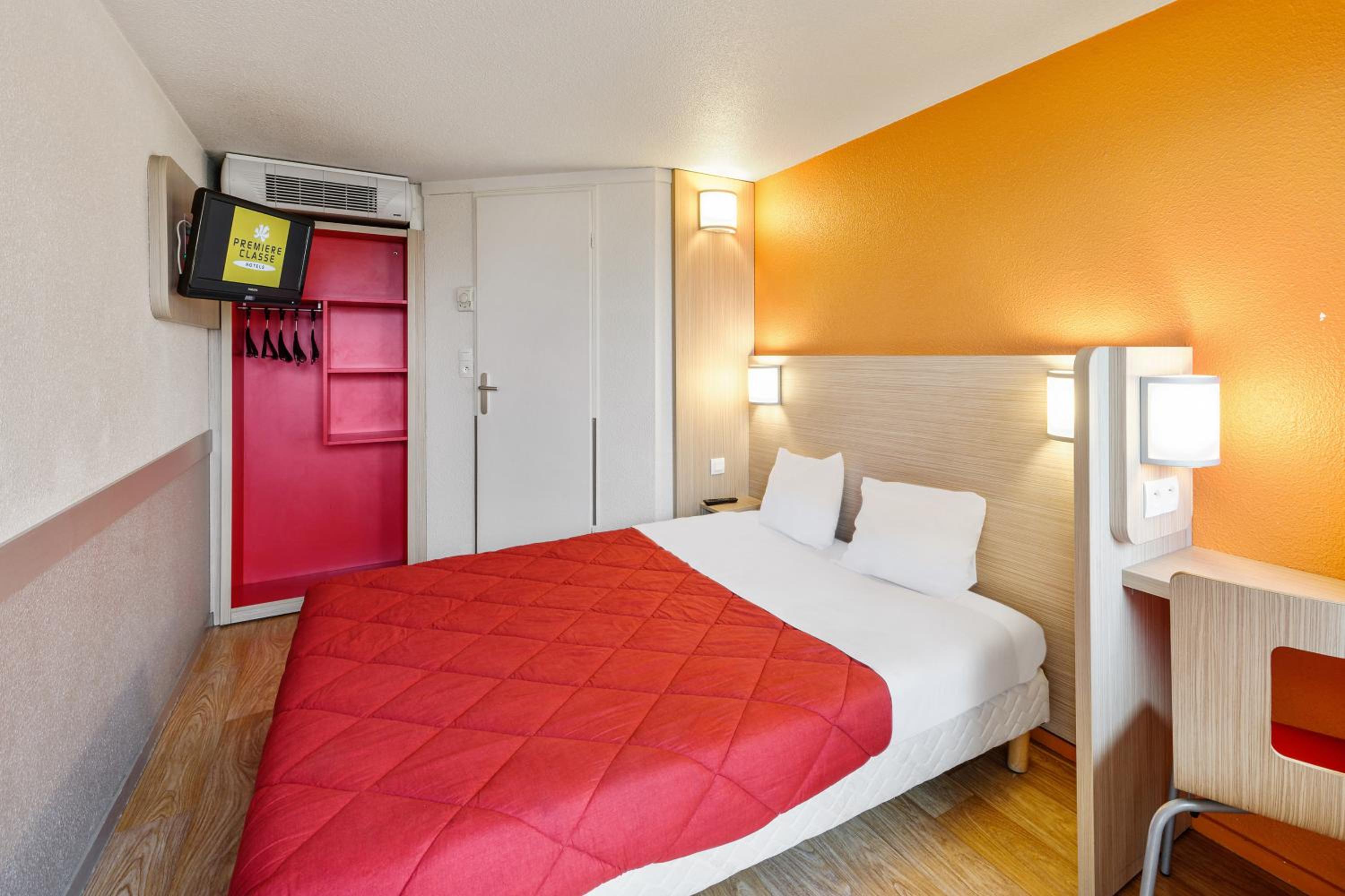 Double Room - Photo 7