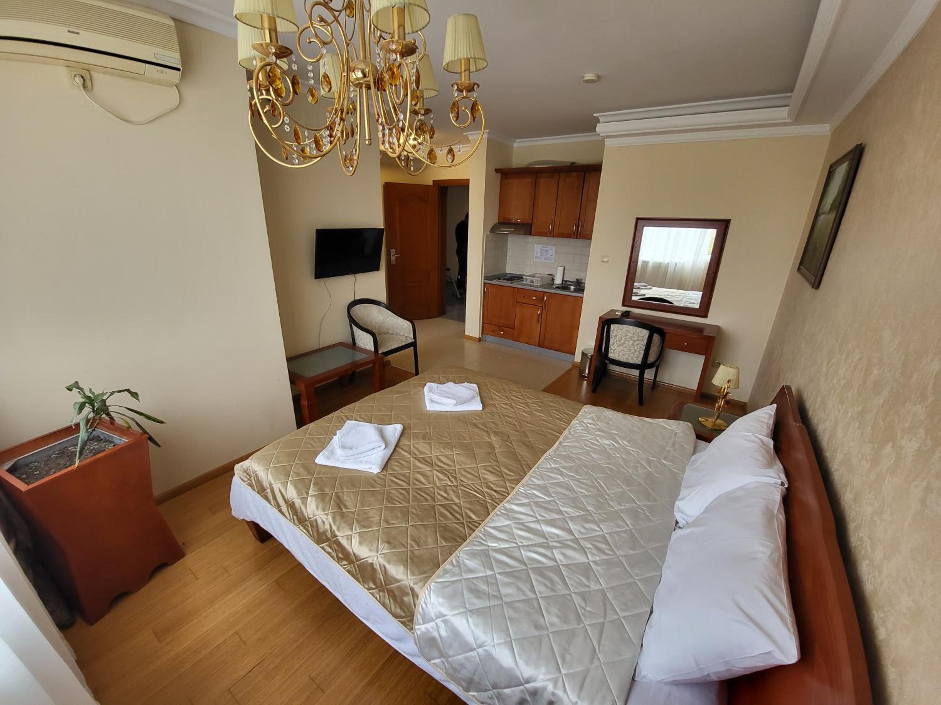 Deluxe Suite photo 2