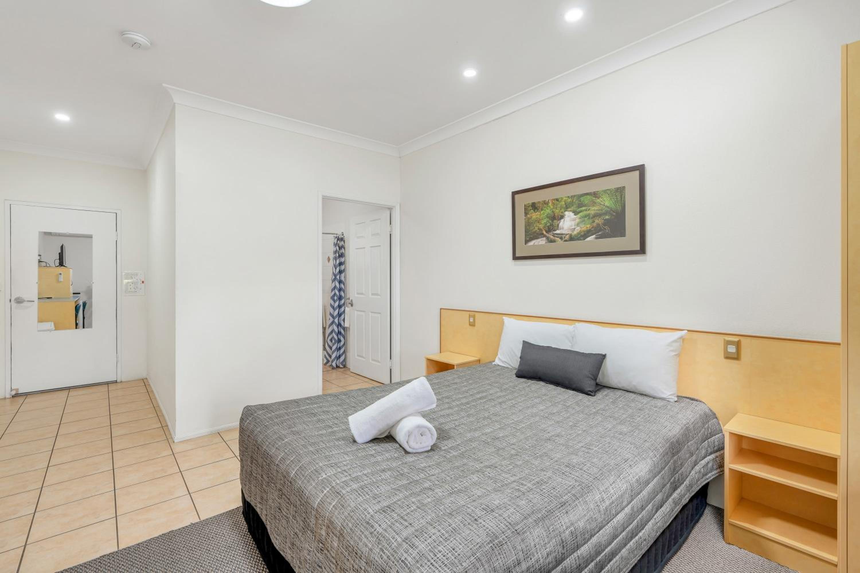 Queen Room - Disability Access photo 1
