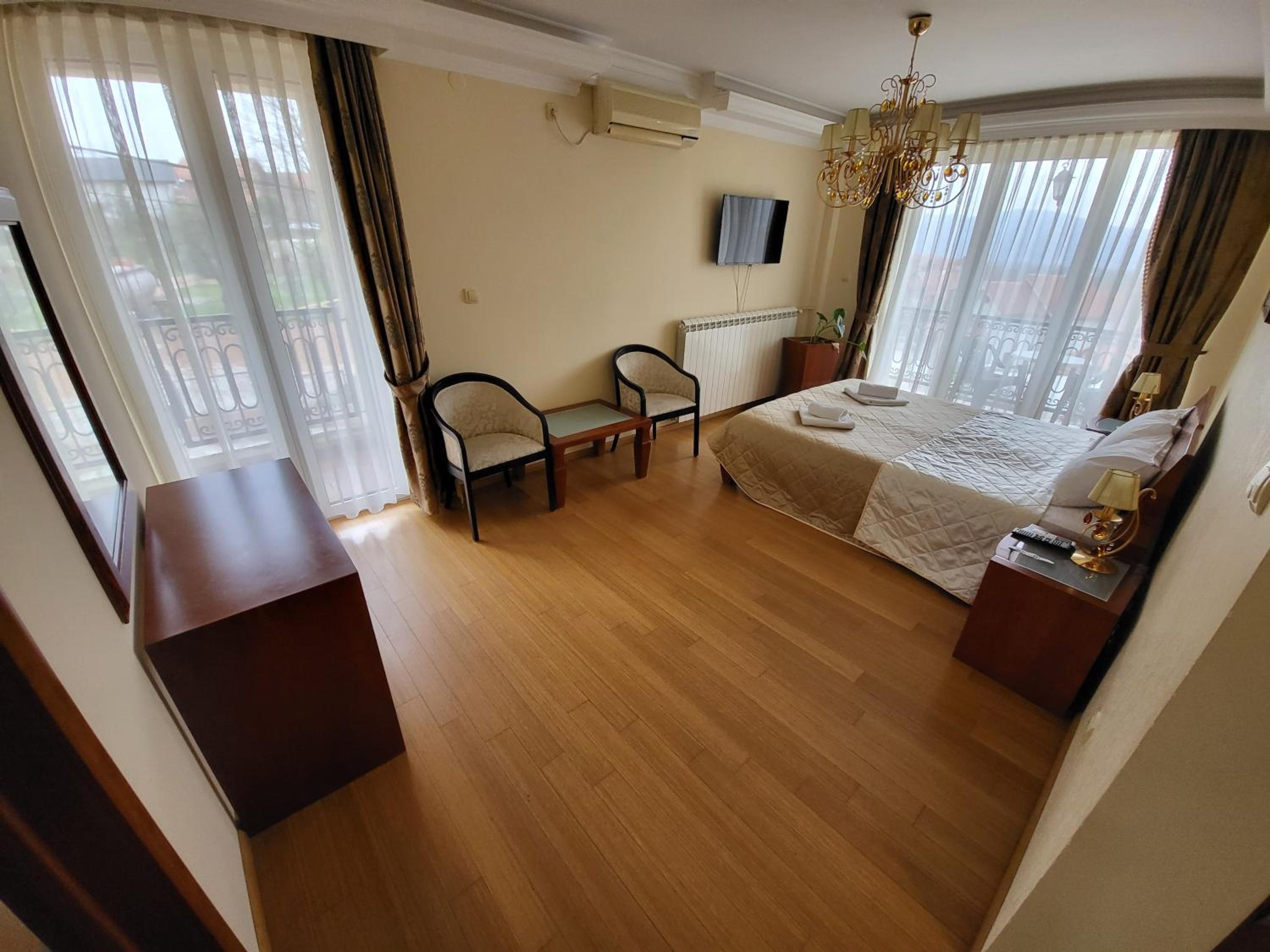 Deluxe Suite photo 3