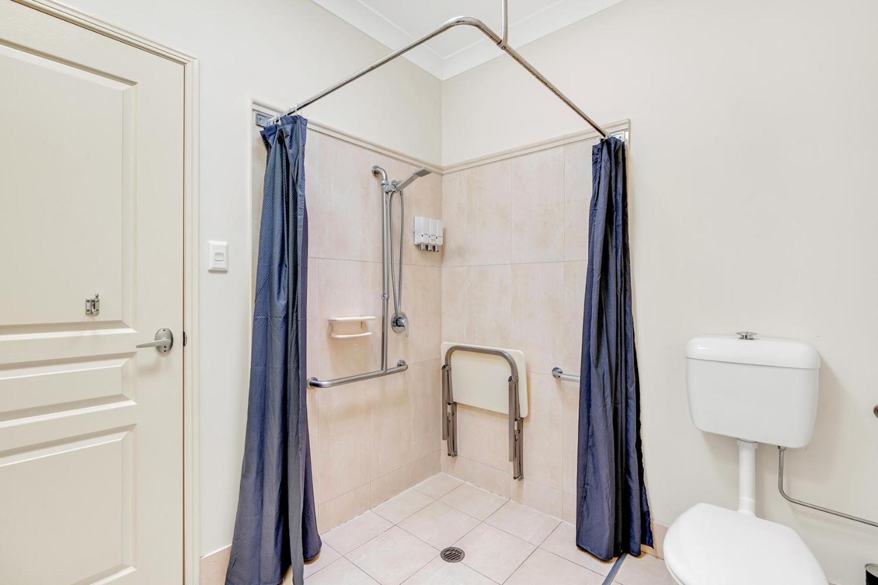 Twin Room - Disability Access photo 3