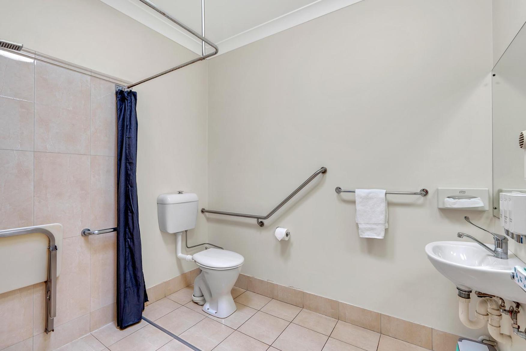 Twin Room - Disability Access photo 2