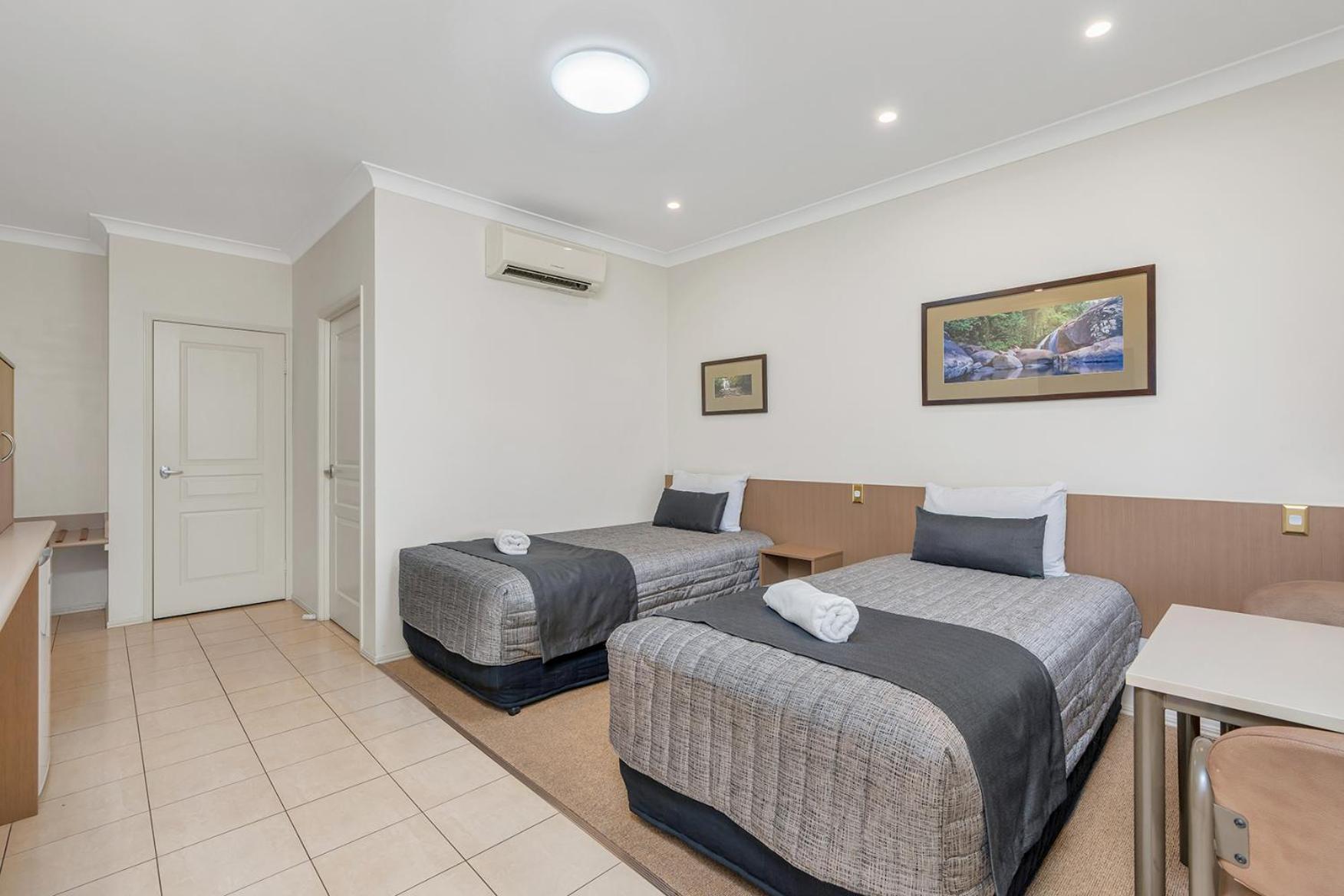Twin Room - Disability Access photo 1