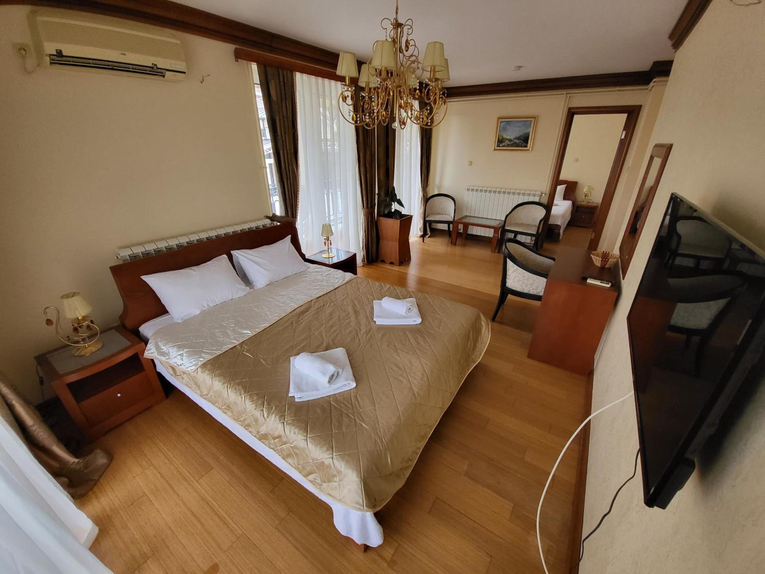 Deluxe Suite photo 3