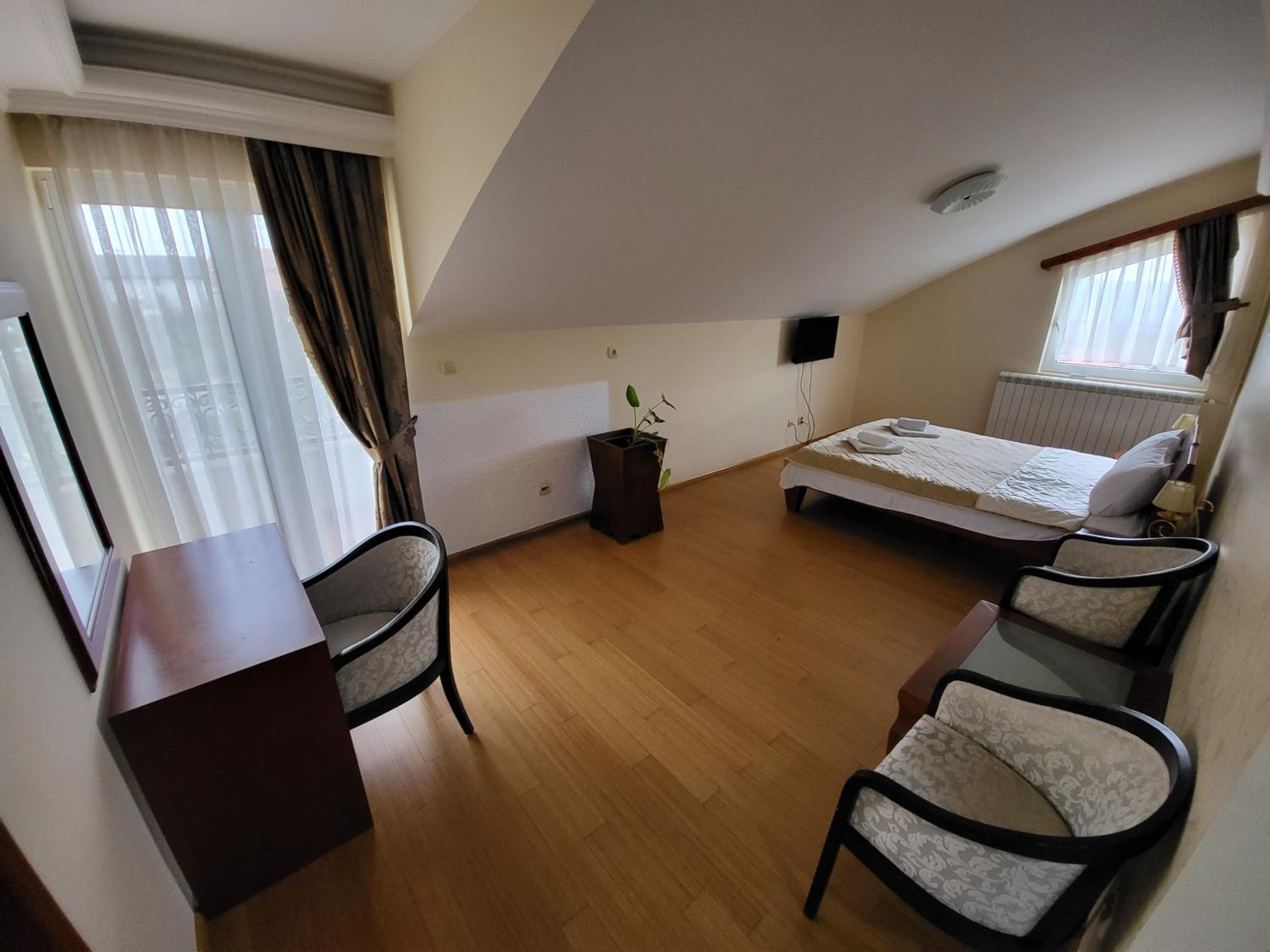 Deluxe Suite photo 2