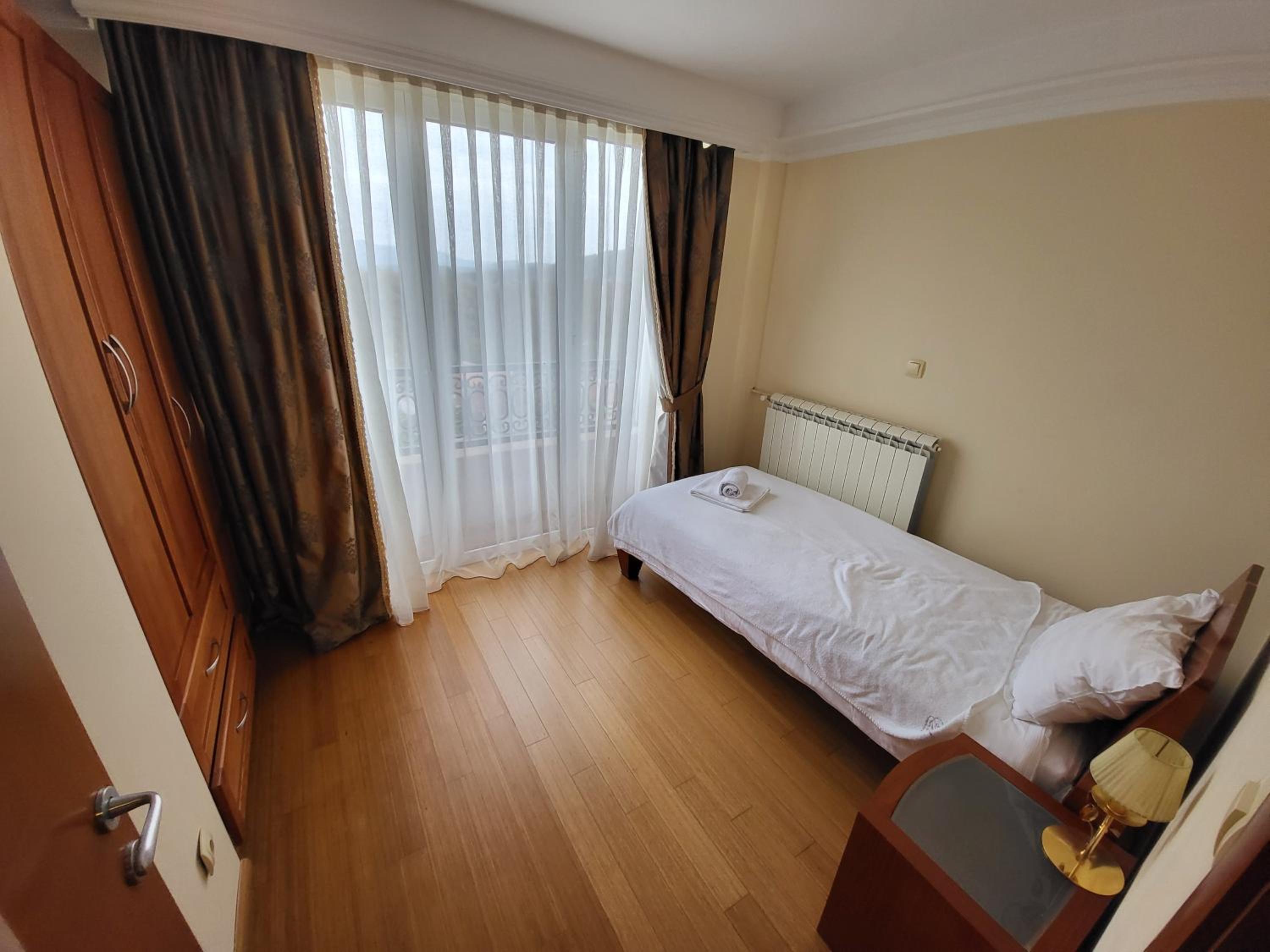 Deluxe Suite photo 3