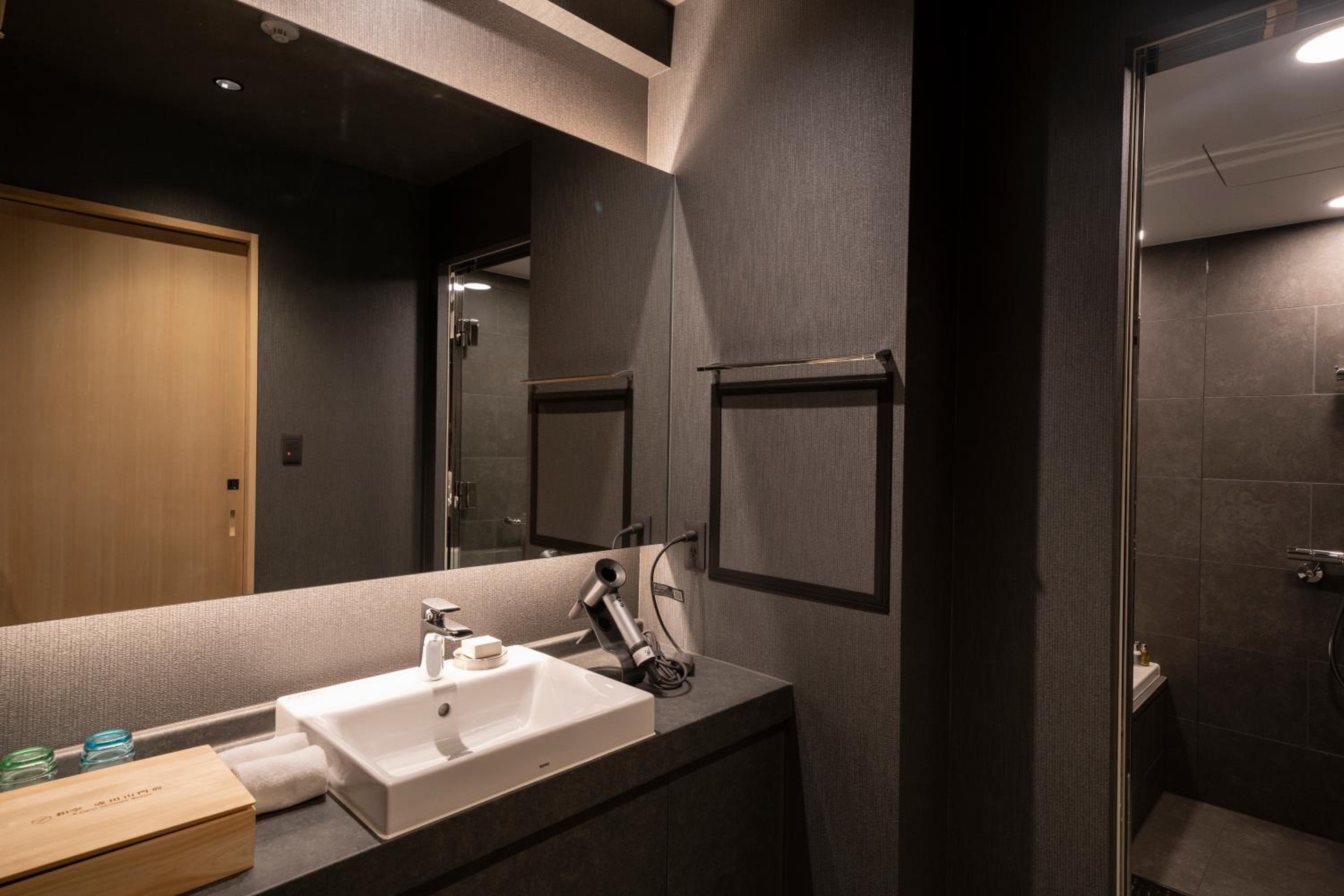 Superior Suite - Photo 4