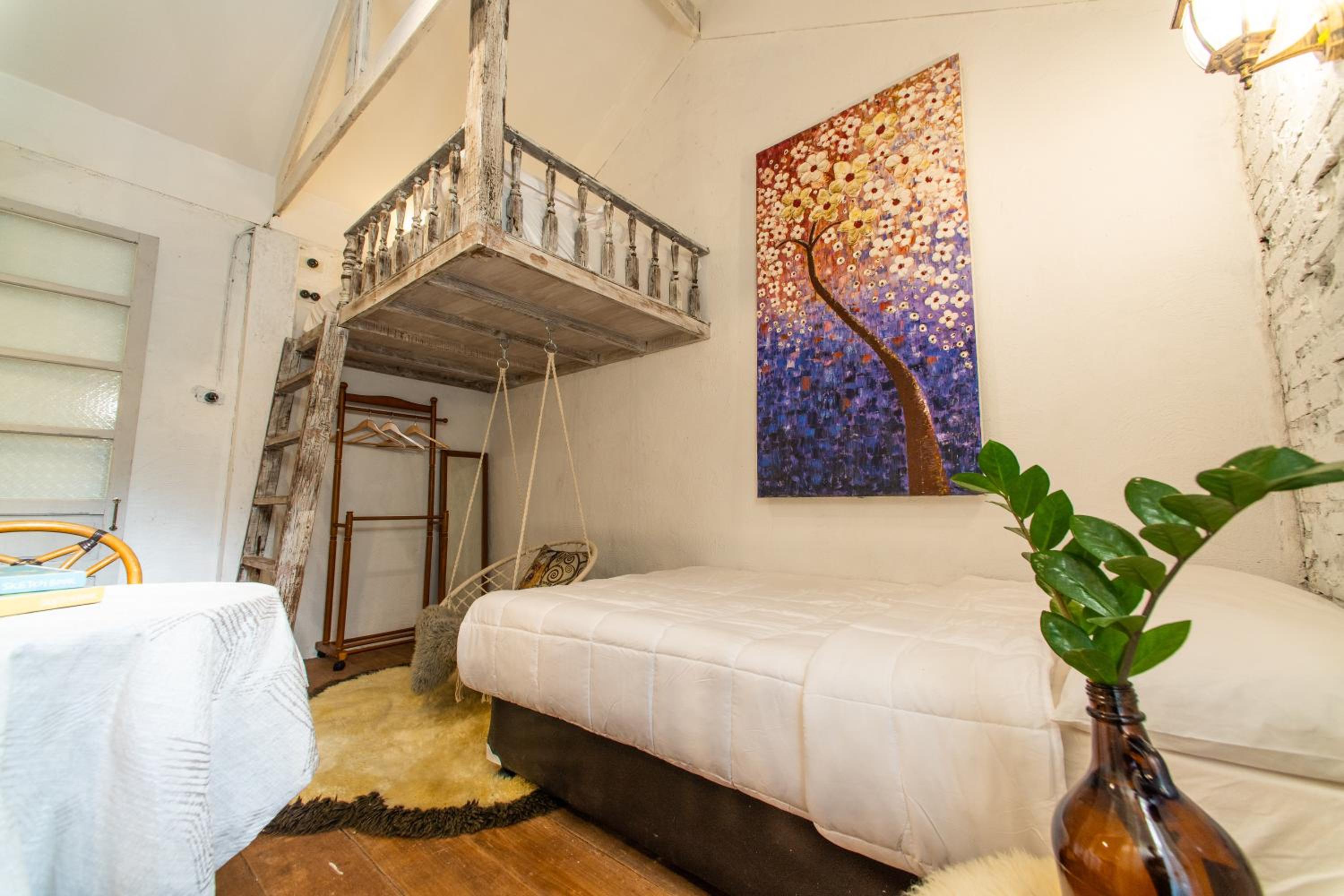 Deluxe Family Suite - Photo 14
