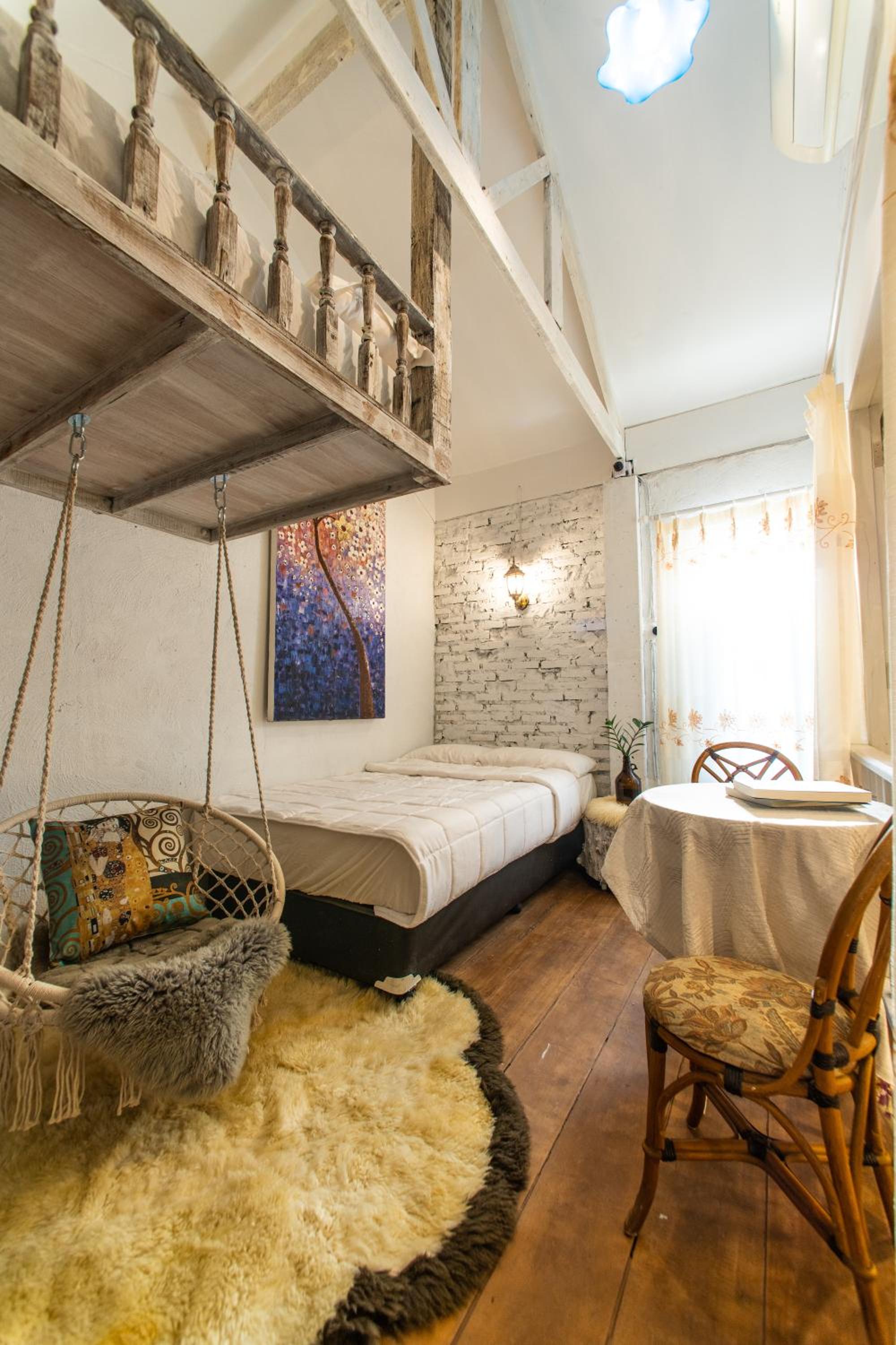 Deluxe Family Suite - Photo 13