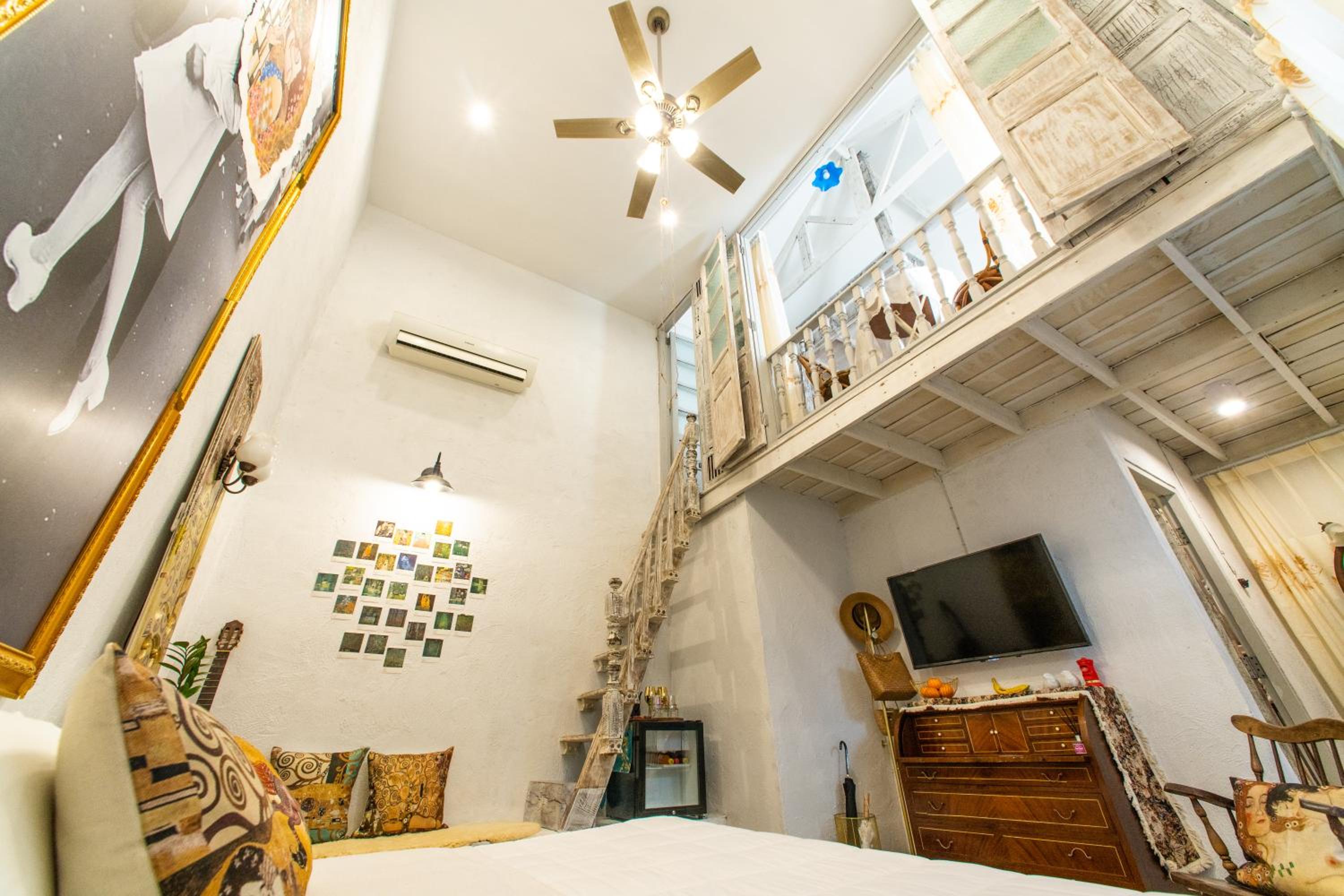 Deluxe Family Suite - Photo 28