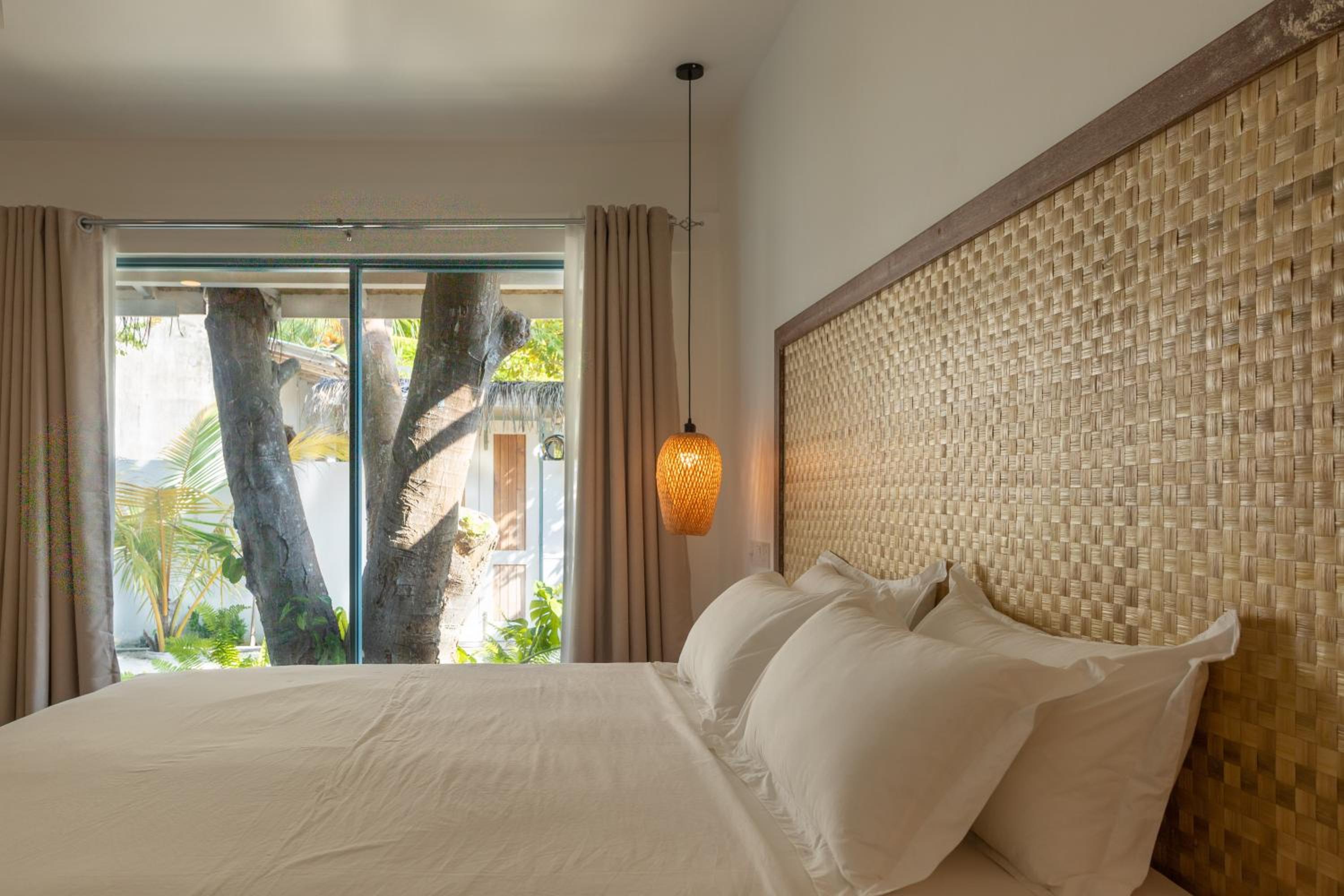 Double Room with Patio - Photo 12