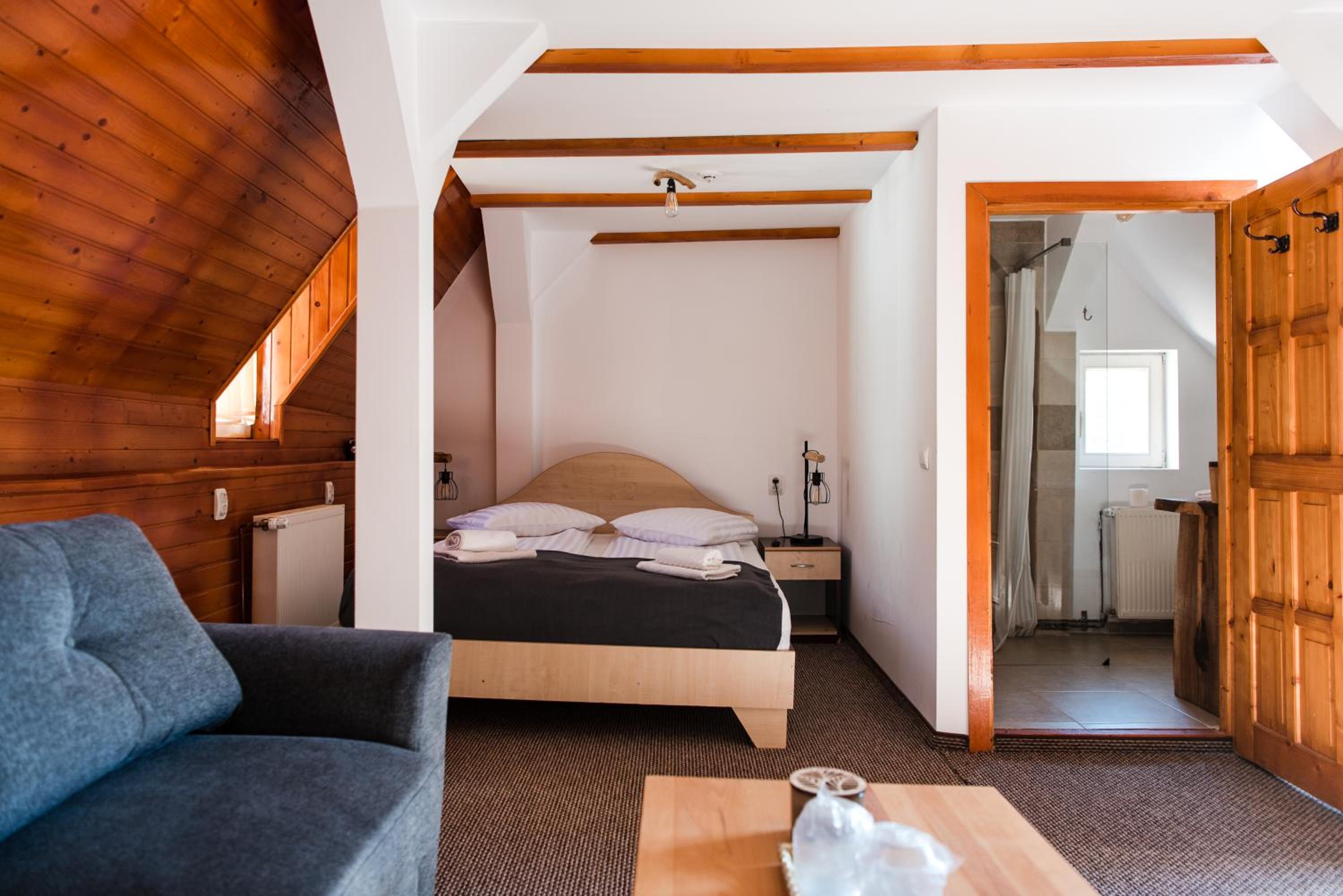 Double Room with Private Bathroom photo 3