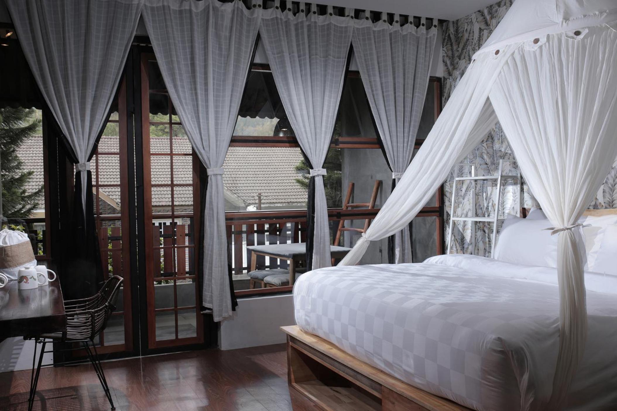 Deluxe Room (2 Adults + 1 Child) photo 1