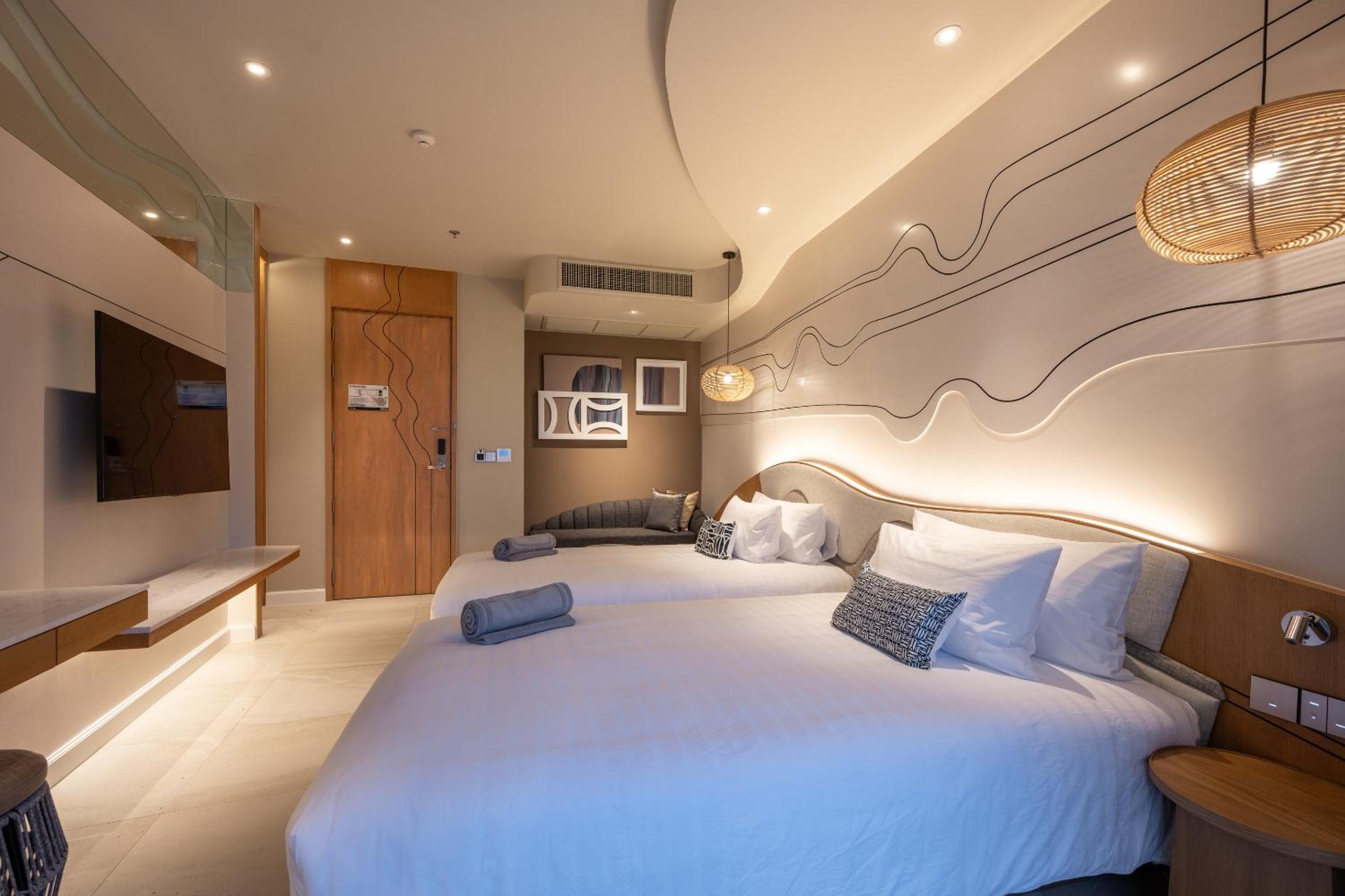Junior Suite Pool Access Upper Floor  Twin - Photo 6