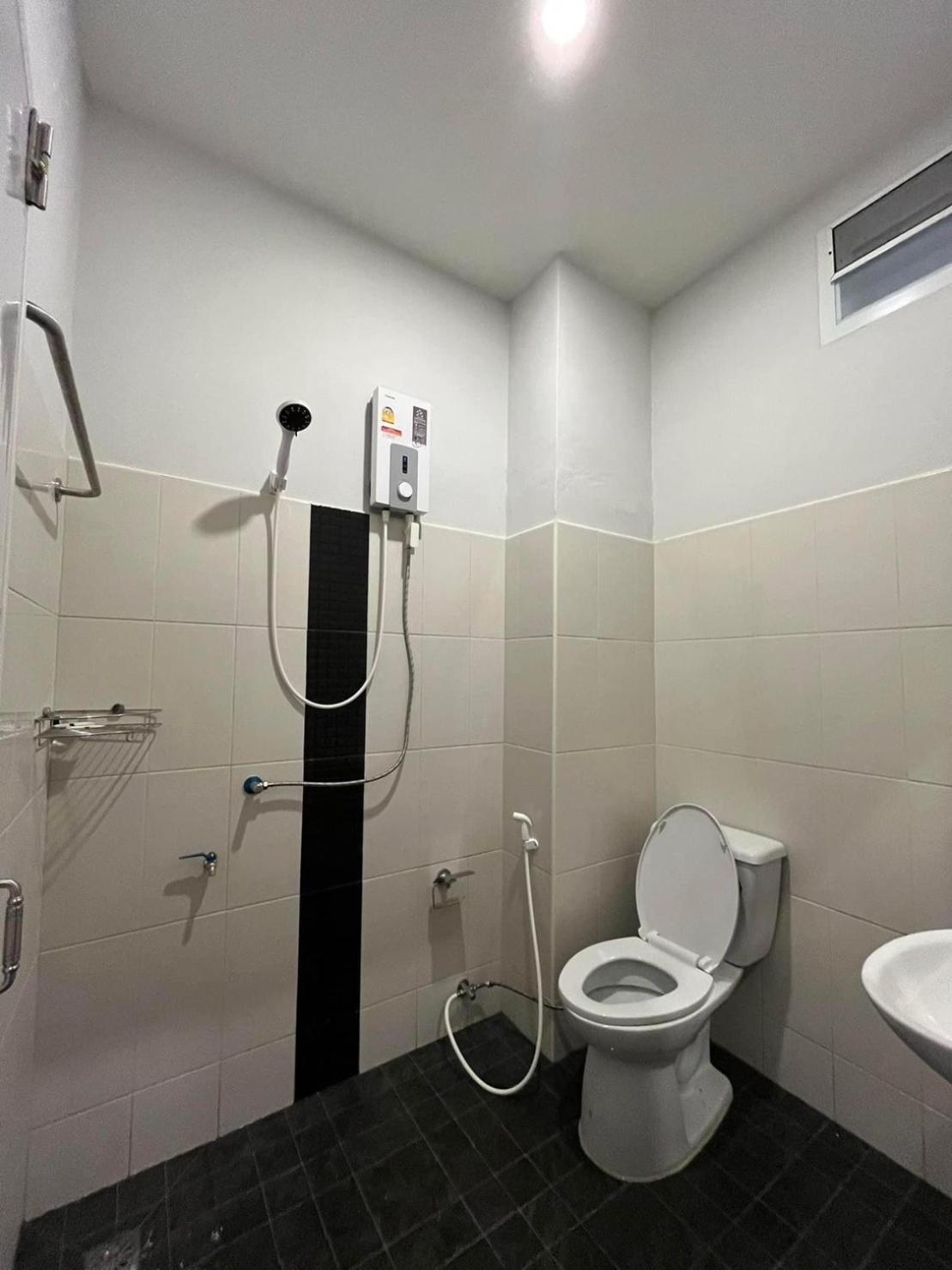 Double or Twin Room with Private Bathroom - Photo 2