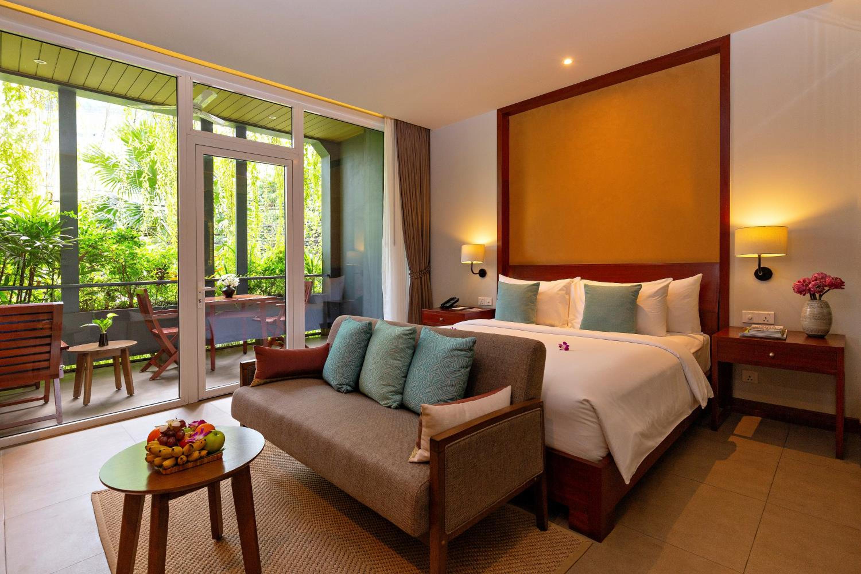 Junior Suite with Balcony - Photo 4