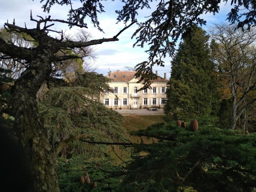 Five-Bedroom House photo 1