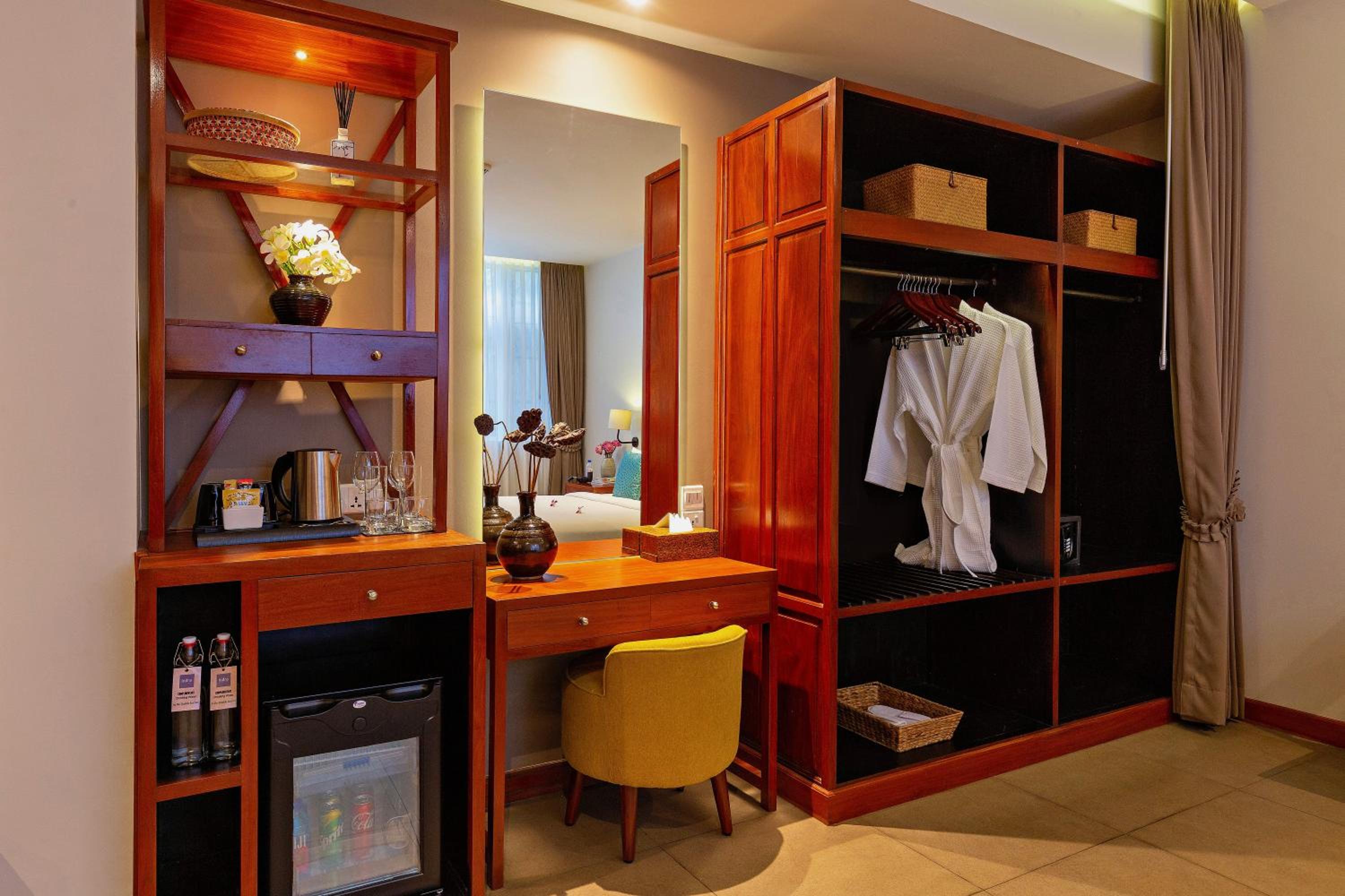 Junior Suite with Balcony - Photo 6