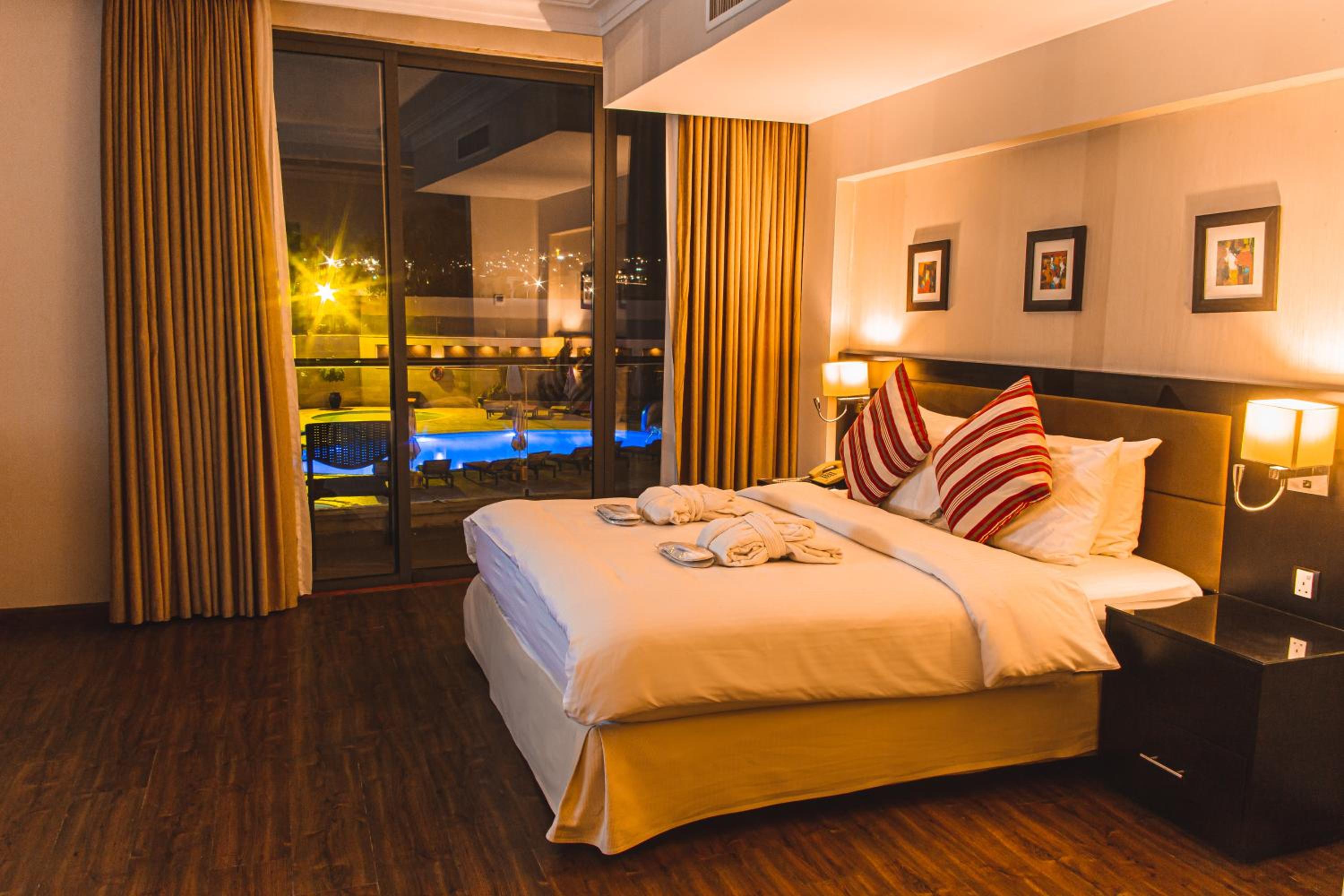 Business Suite photo 3