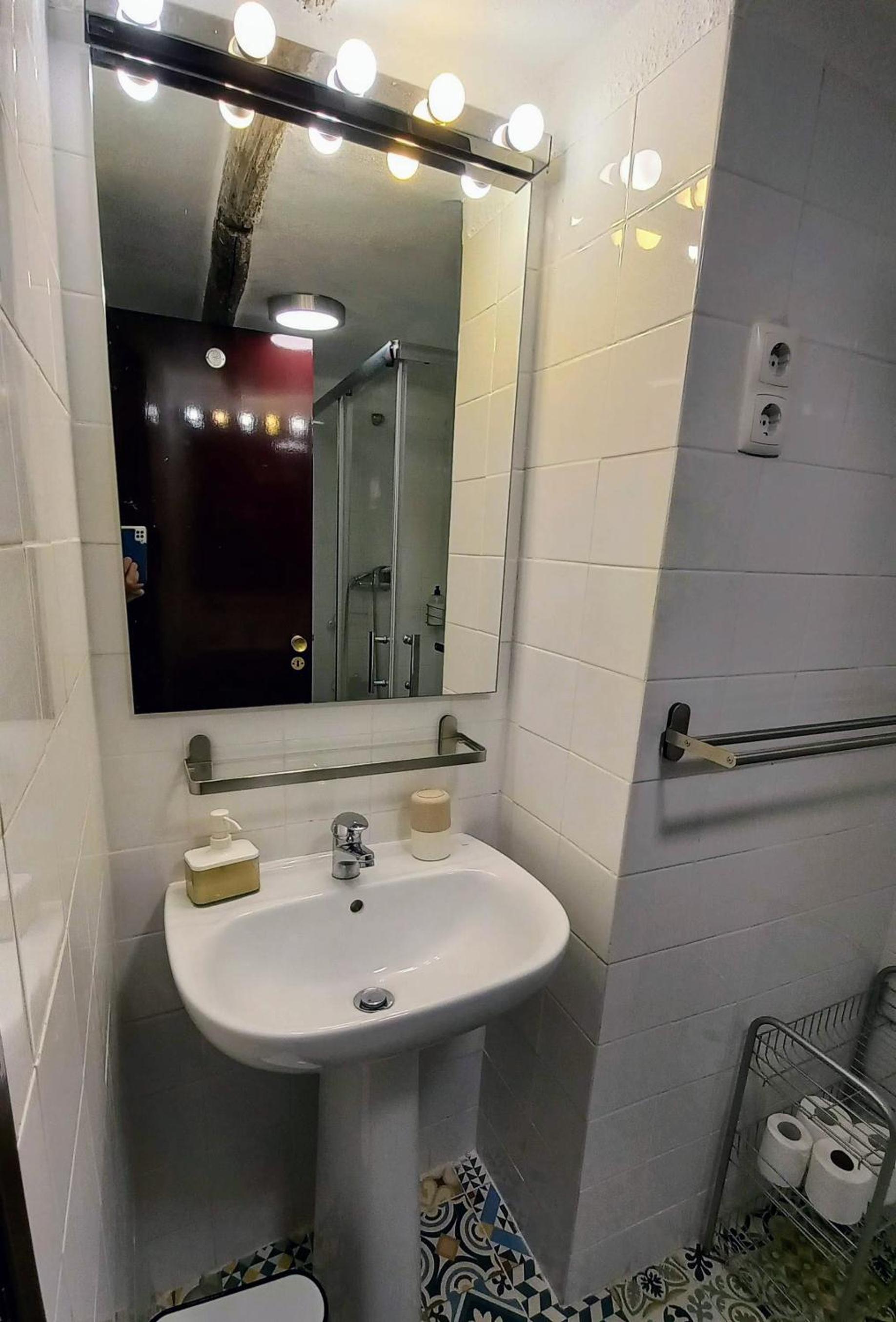 One-Bedroom Apartment - Photo 11