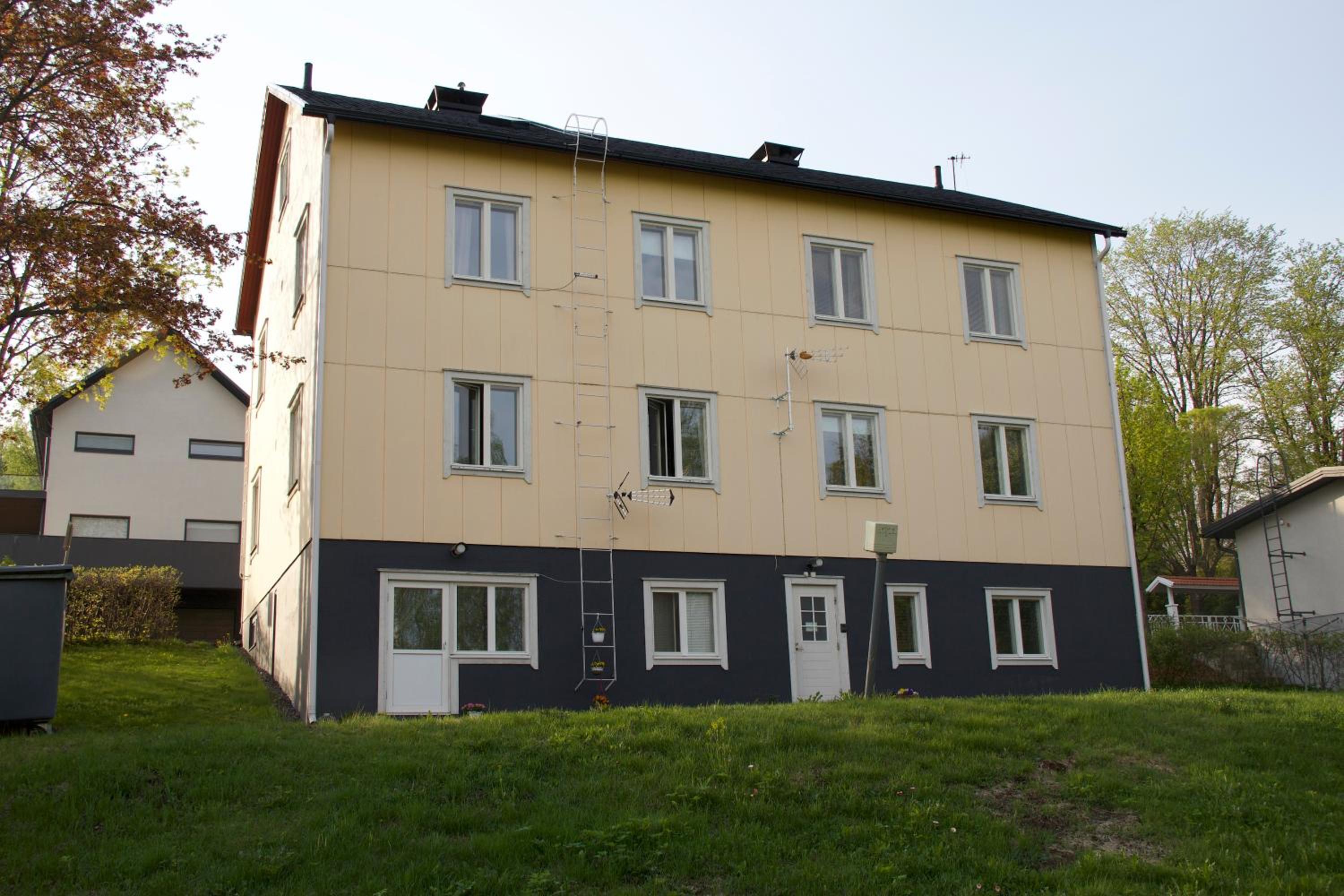 One-Bedroom Apartment - Photo 11