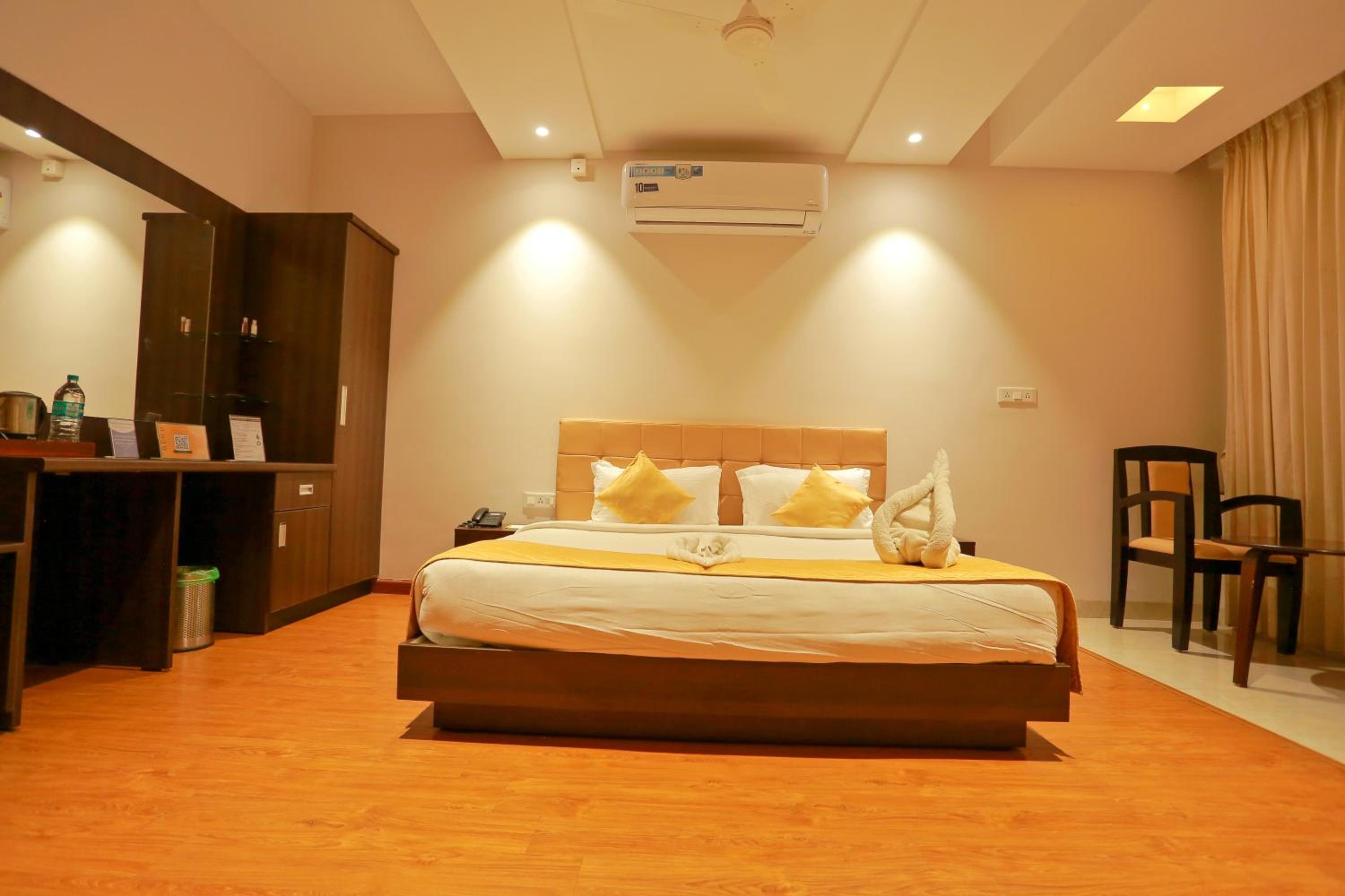 Deluxe Room A/C - Photo 1