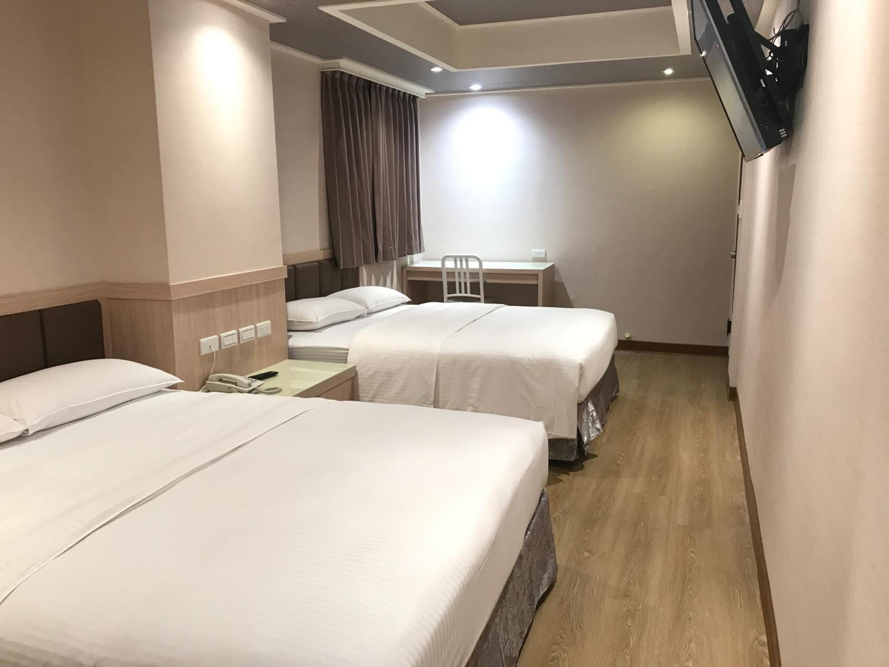 Business Quadruple Room - Photo 5