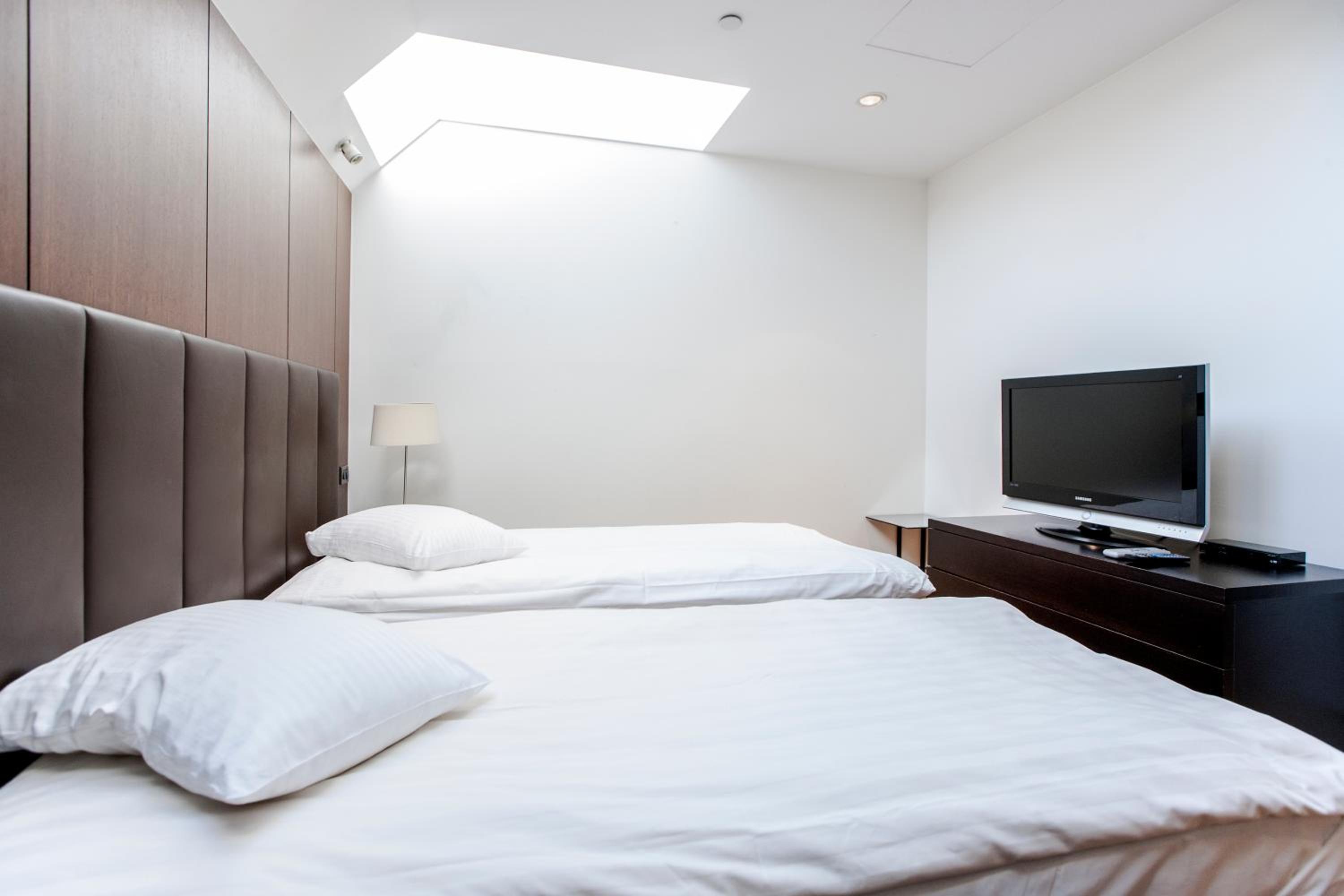 Small Twin Room photo 2