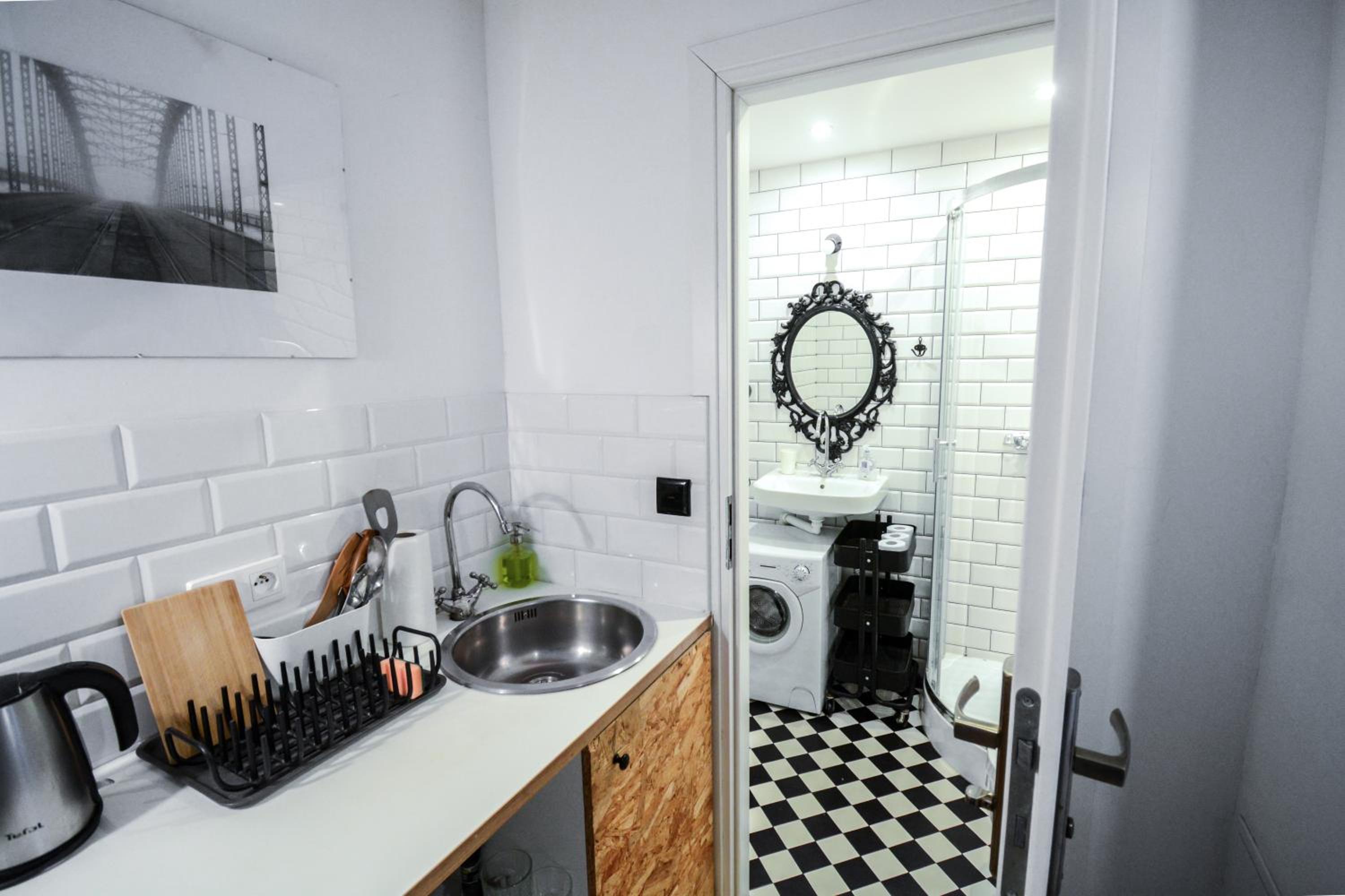 Studio Apartment - Photo 6