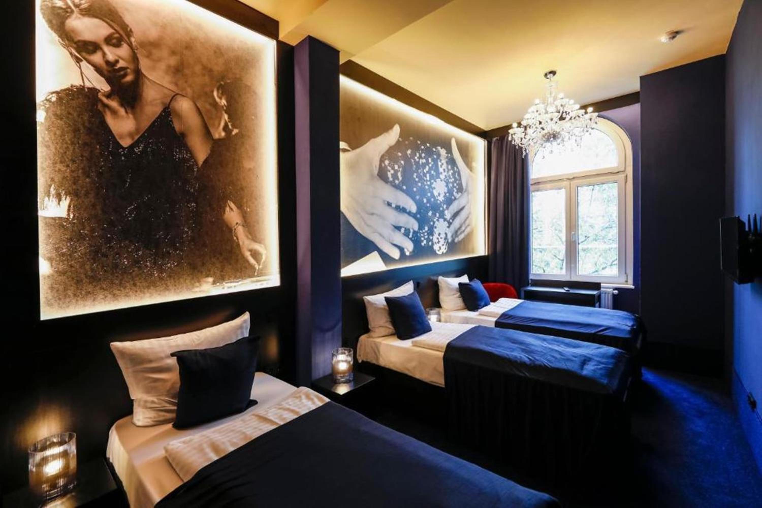 Casino Quadruple Room - Photo 21