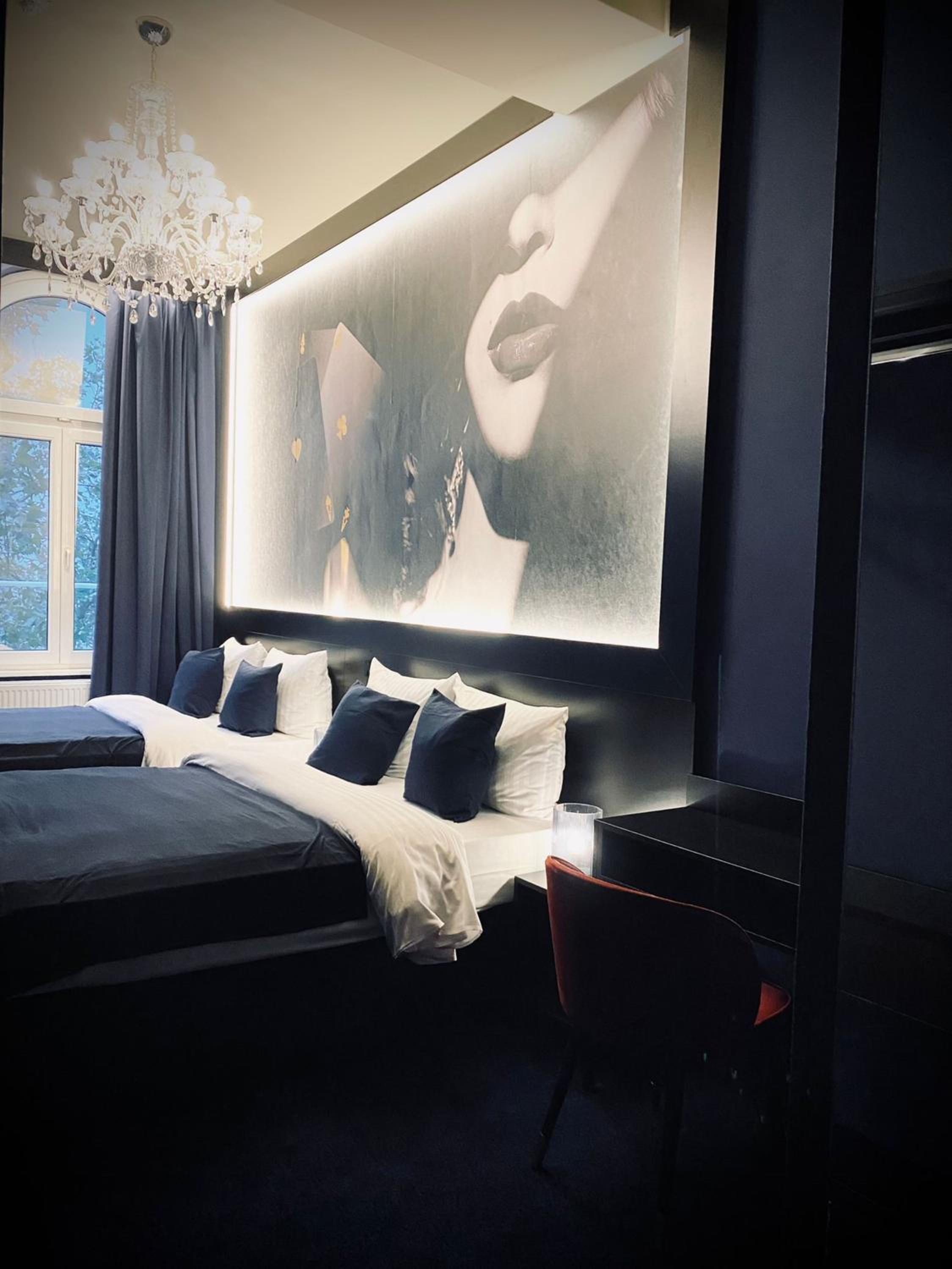Casino Quadruple Room - Photo 1