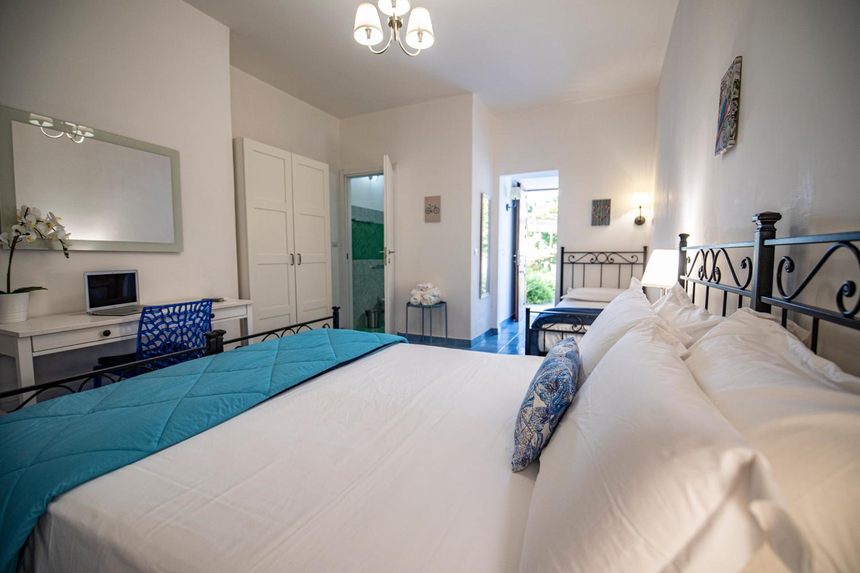 Superior Triple Room with Sea View photo 3