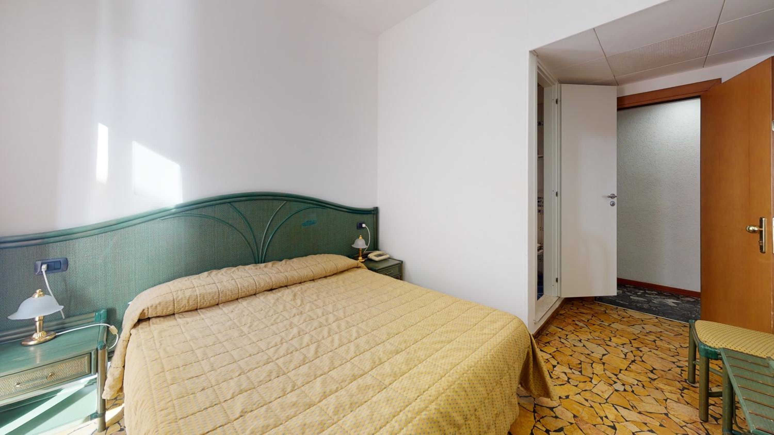 Double Room - Photo 3