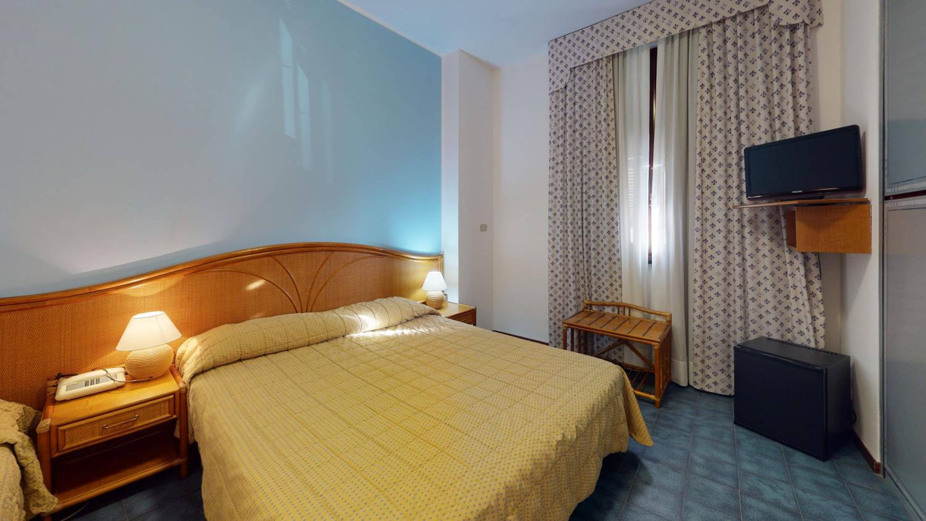 Double Room - Photo 13