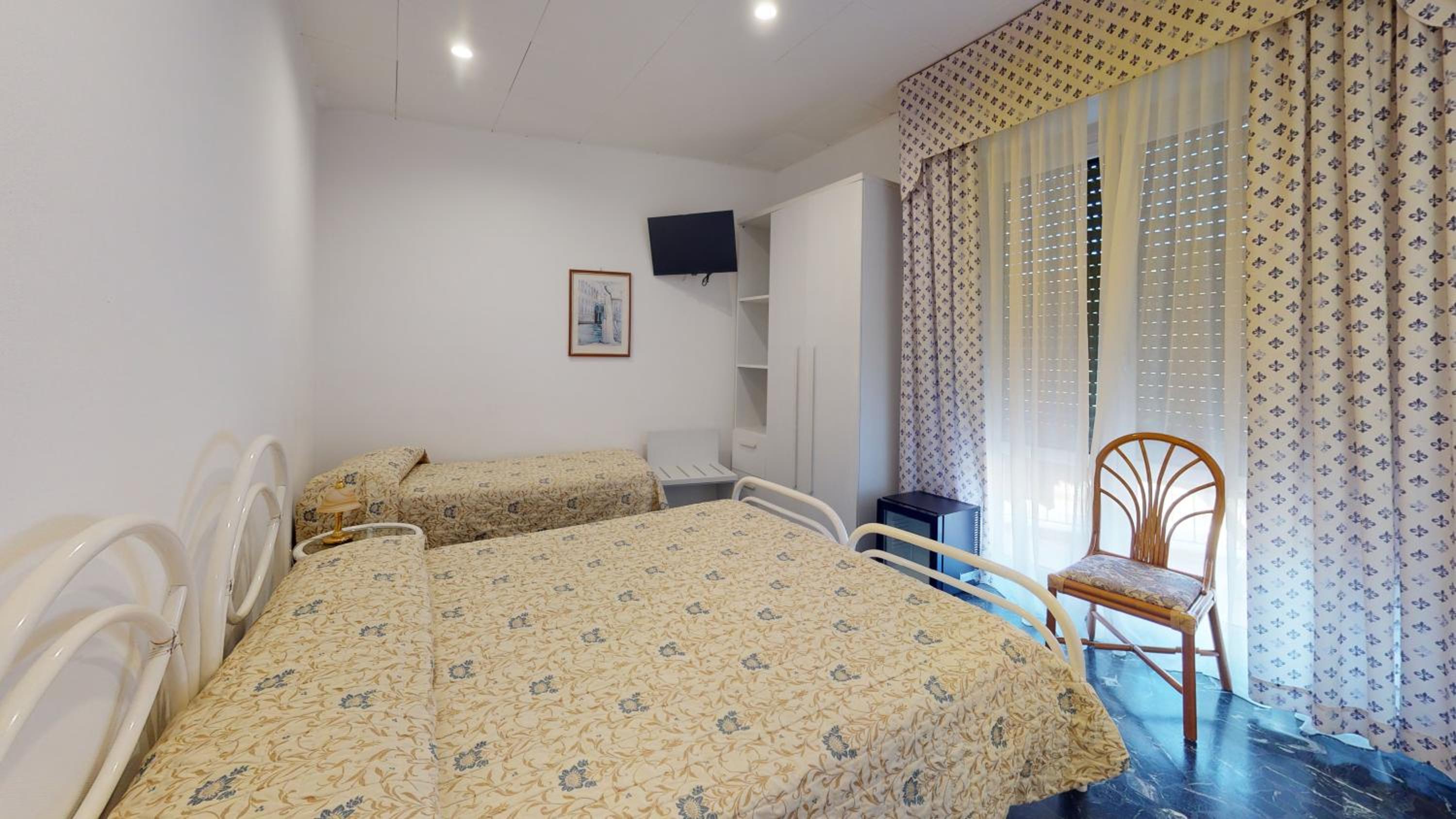Basic Triple Room photo 3