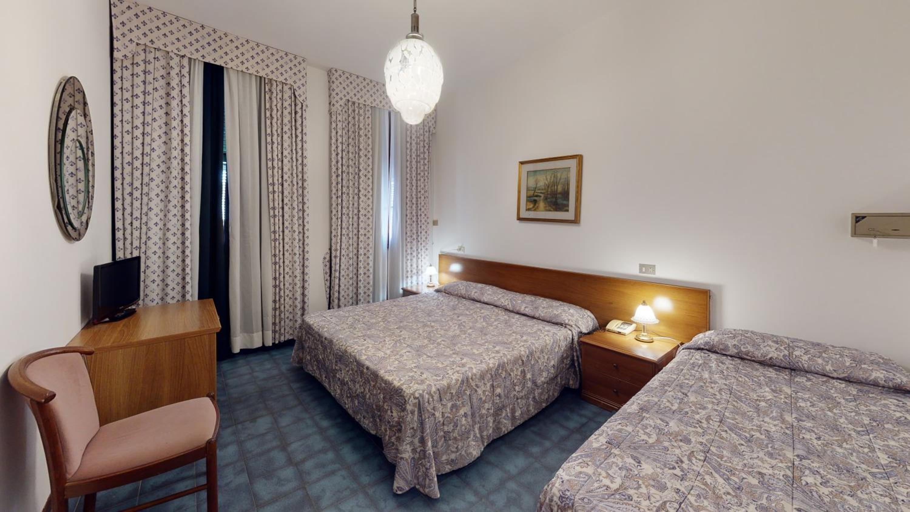 Double Room - Photo 7