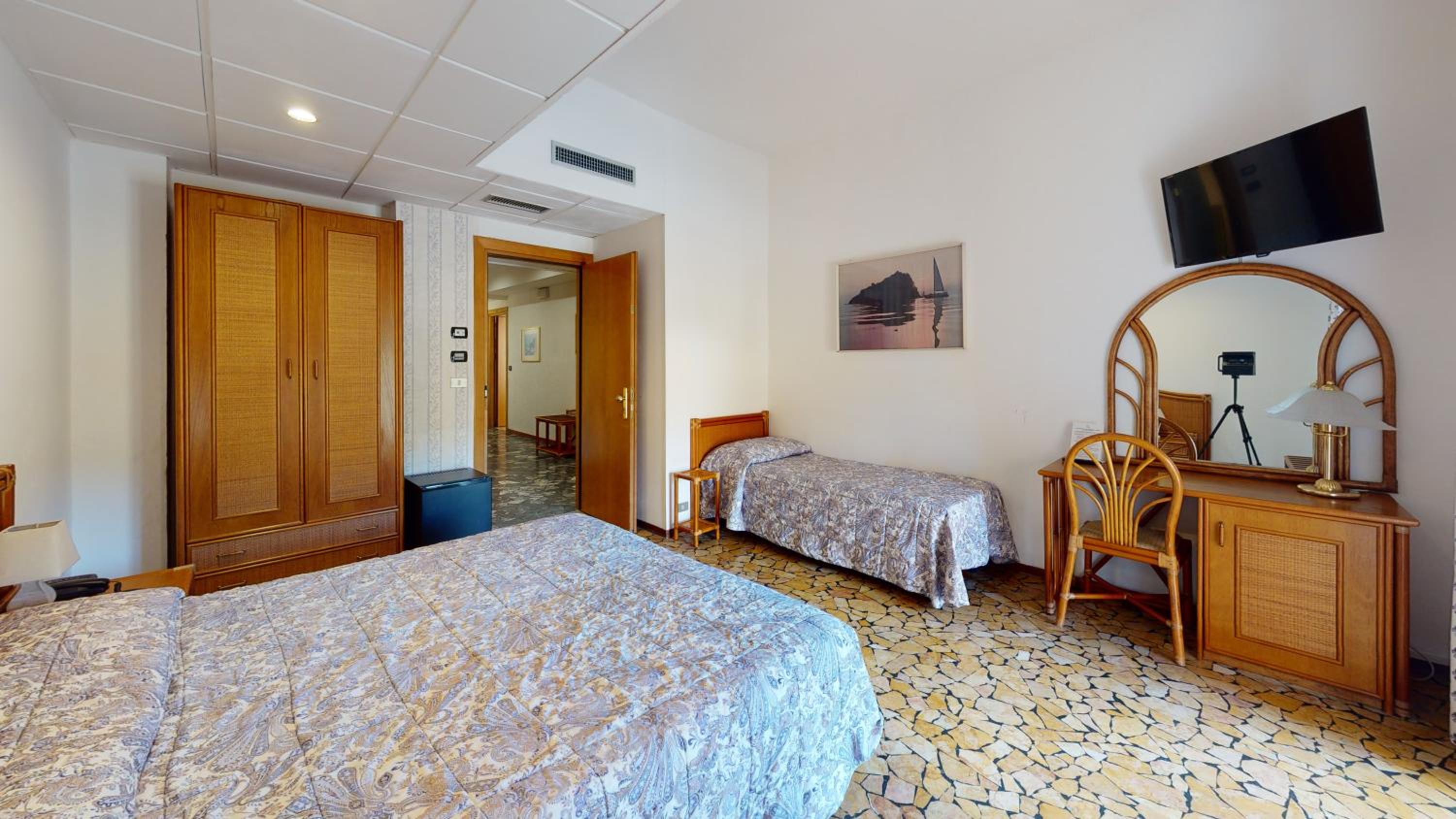 Basic Triple Room photo 1