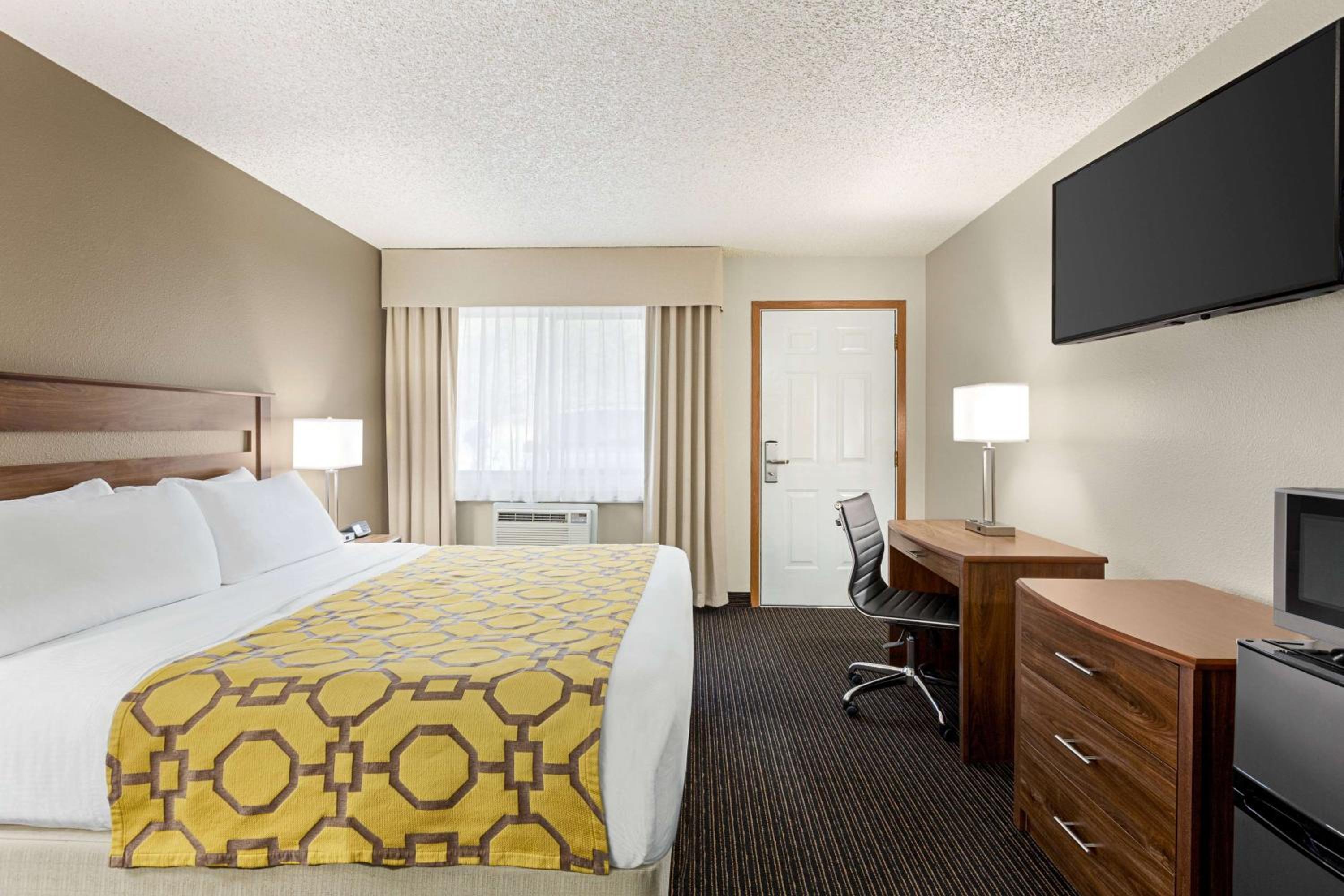 King Room - Non-Smoking - Photo 2